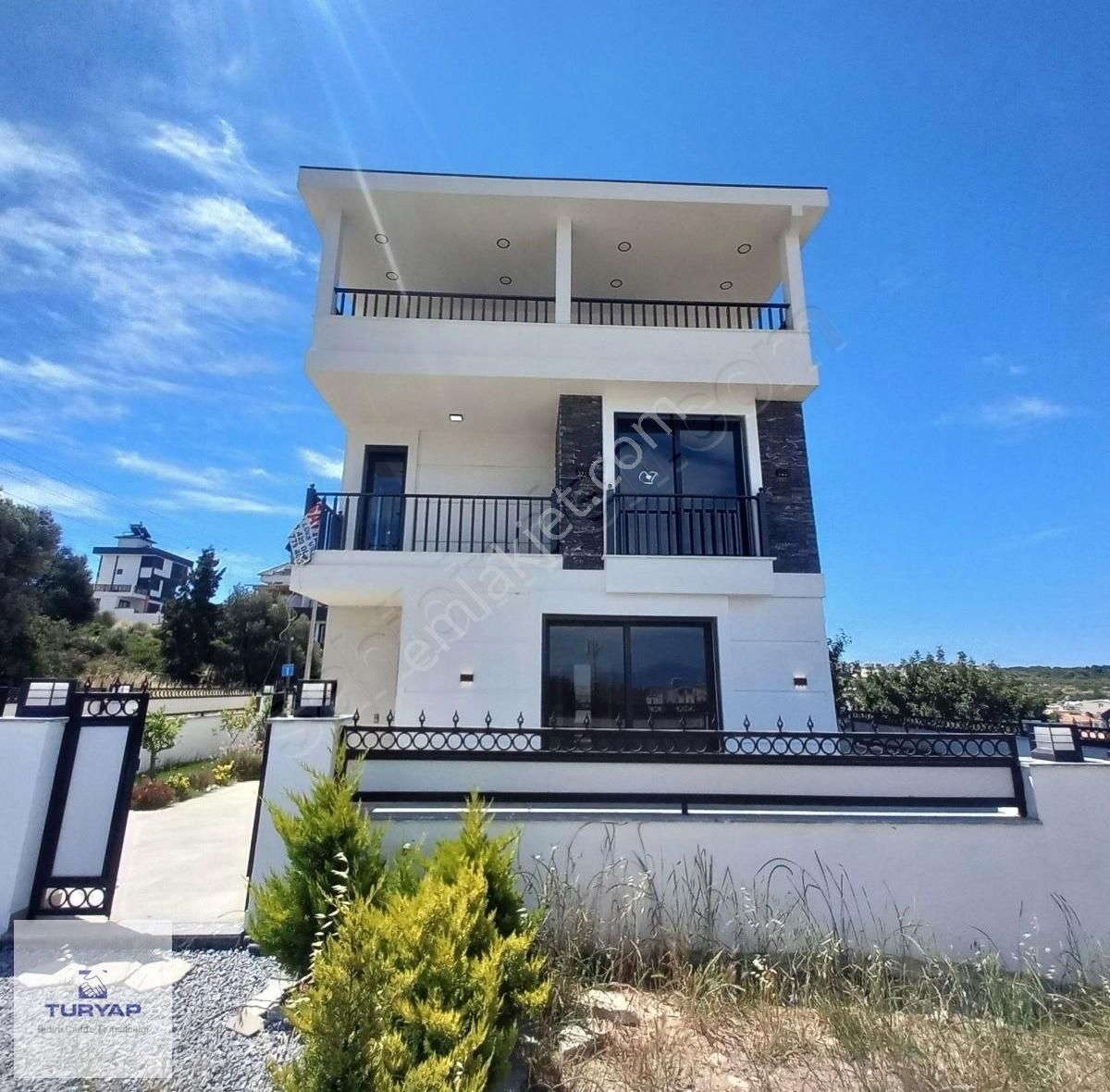 Didim Mavişehir'de Denize 200 M Full Deniz Manzaralı 3+1 Villa