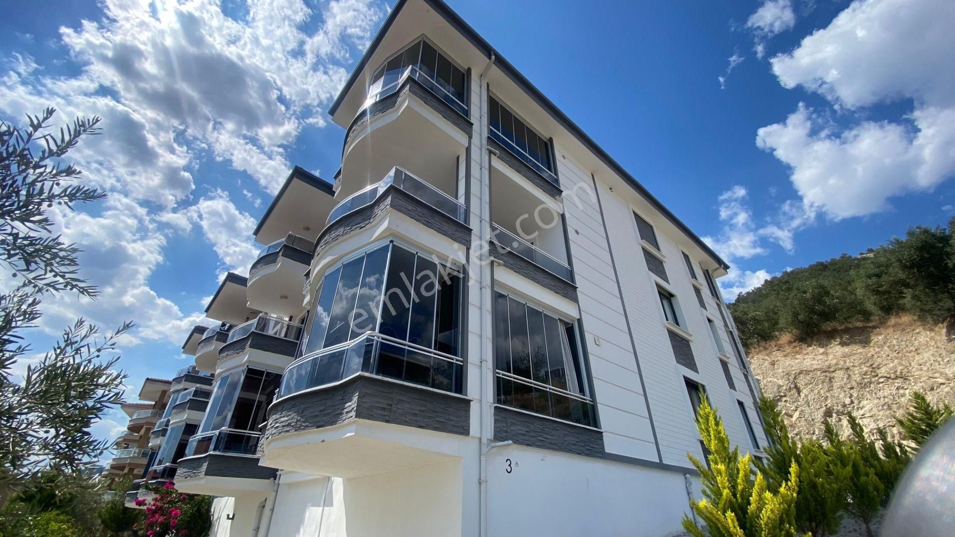 Altınoluk İlkbahar'dan 3 Yaşında 120m2 3+1 Ayrı Mutfak Full Manzaralı Yüksek Giriş Daire