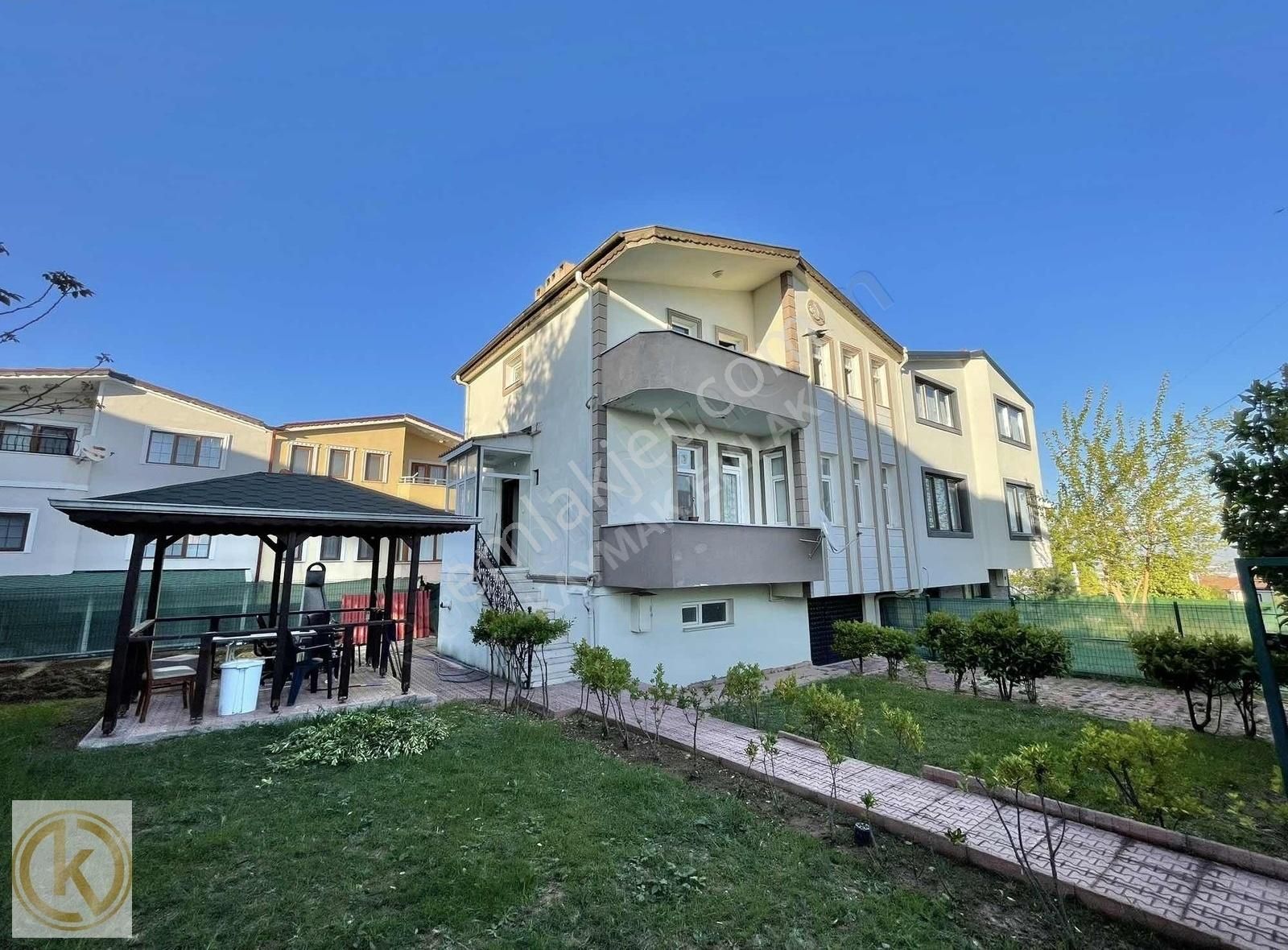 Serdivan'da Manzaralı 4+1 Bahçeli Satılık Müstakil Ev