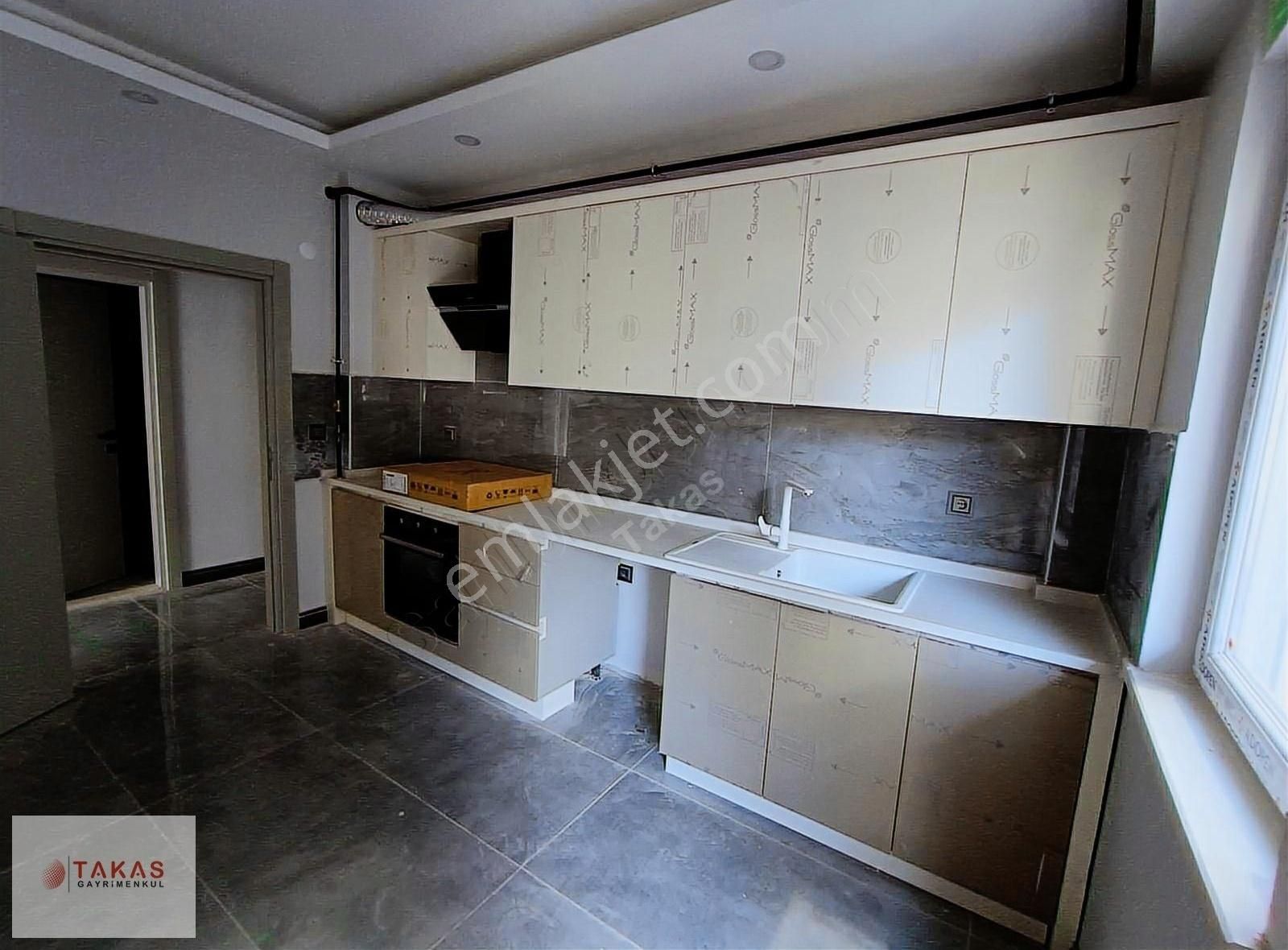Üçgen Mah 2+1 Ara Kat Sıfır Lüks Daire