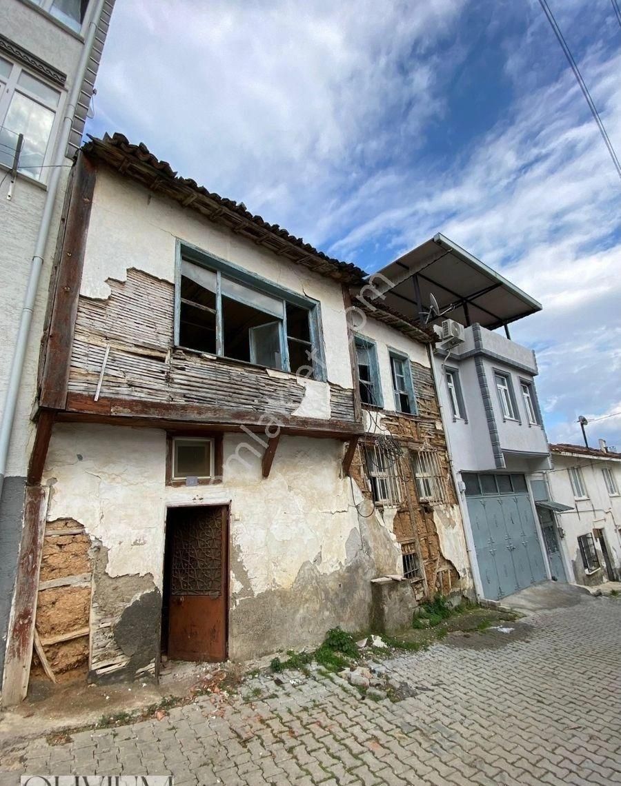 Mudanya Tirilye'de 2 Katlı Avlulu Kargir Ev Olivium'dan