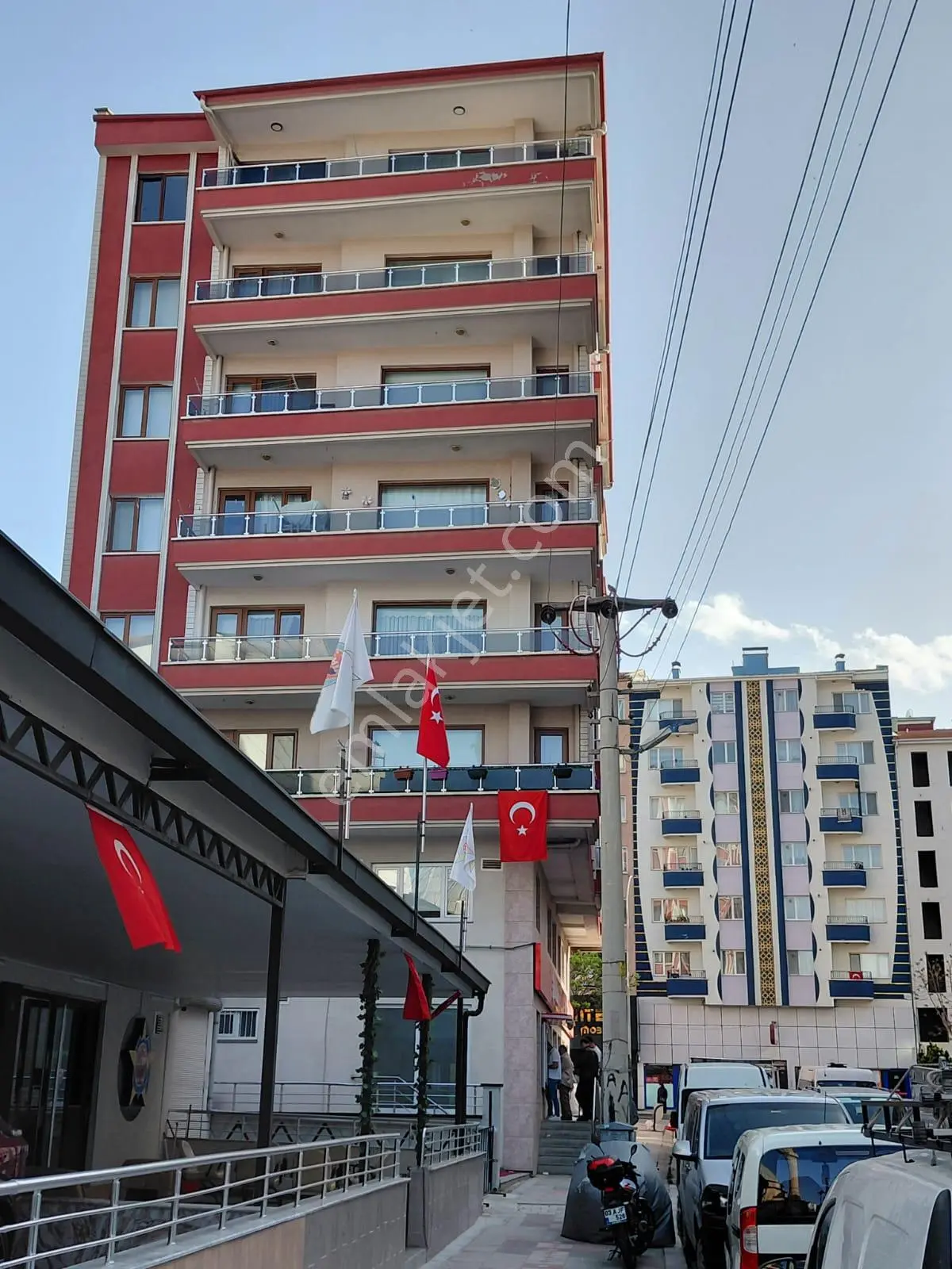 Afyon Tezcan Emlaktan Merkezi Yerde Satılık 3+1 Lüks Daire