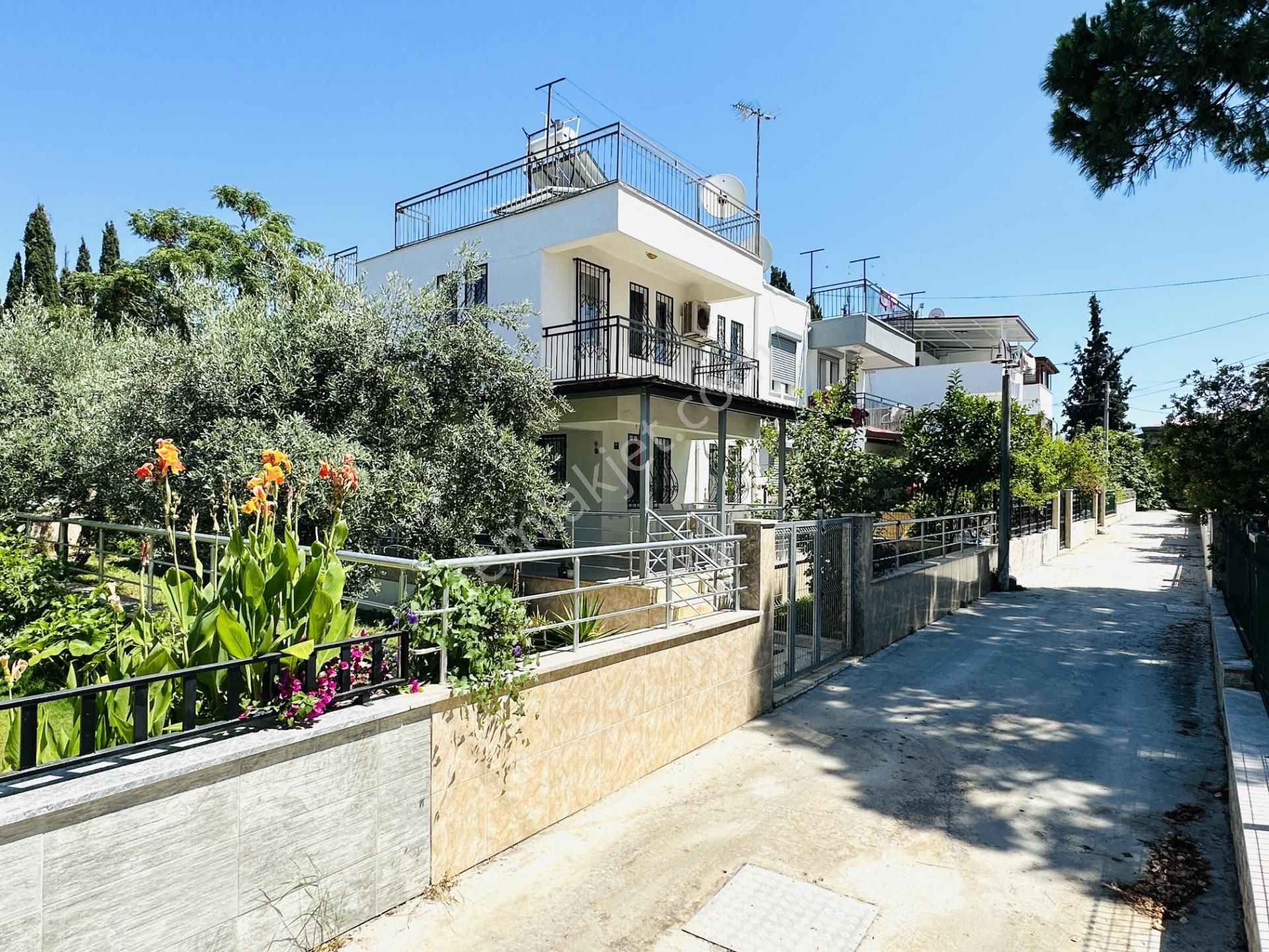 Avm'ye Yakın Denize 500 Metre Mesafede Temiz 3+1 Villa Satılık - Görsel 5