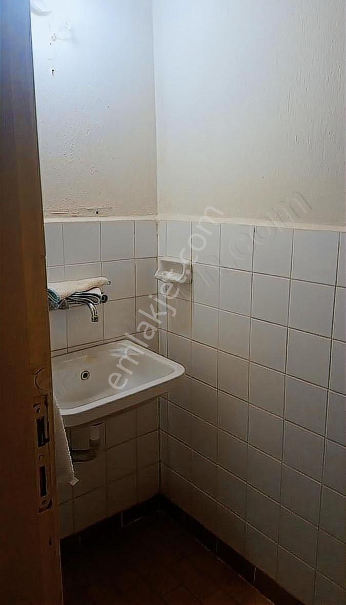 Kınıklıda 3 Katlı Müstakil Bina - Görsel 12
