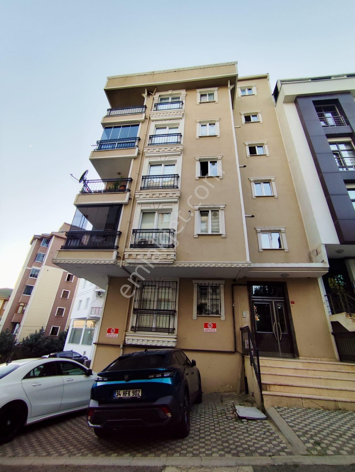 Adnan Kahveci Metroya Yürüme Arakat 2+1 Kapalı Balkonlu