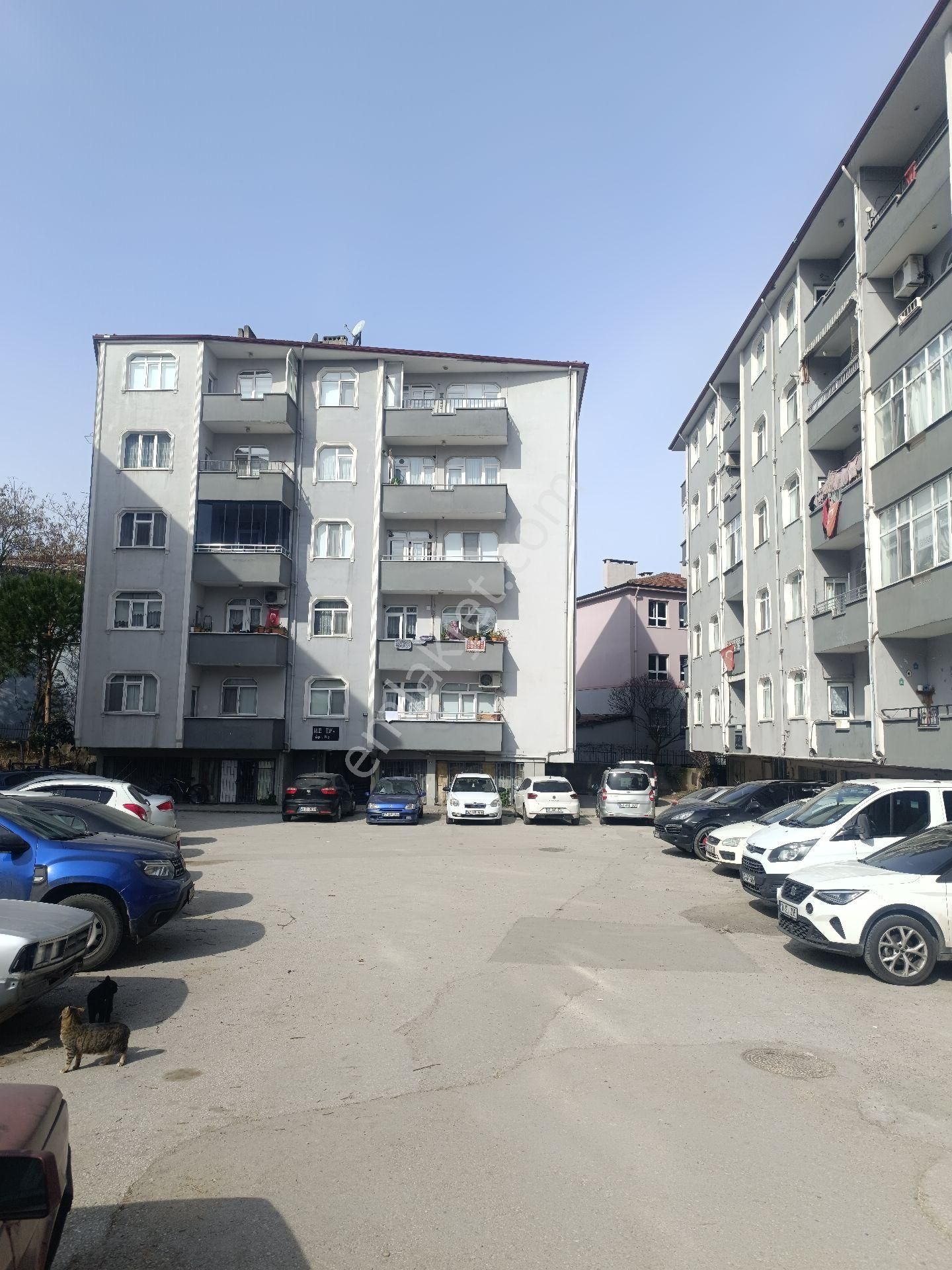 Gölcük Donanma'da Kiracılı, Eşyalı, Yerden Isıtmalı 3+1 Satılık Daire – Masrafsız