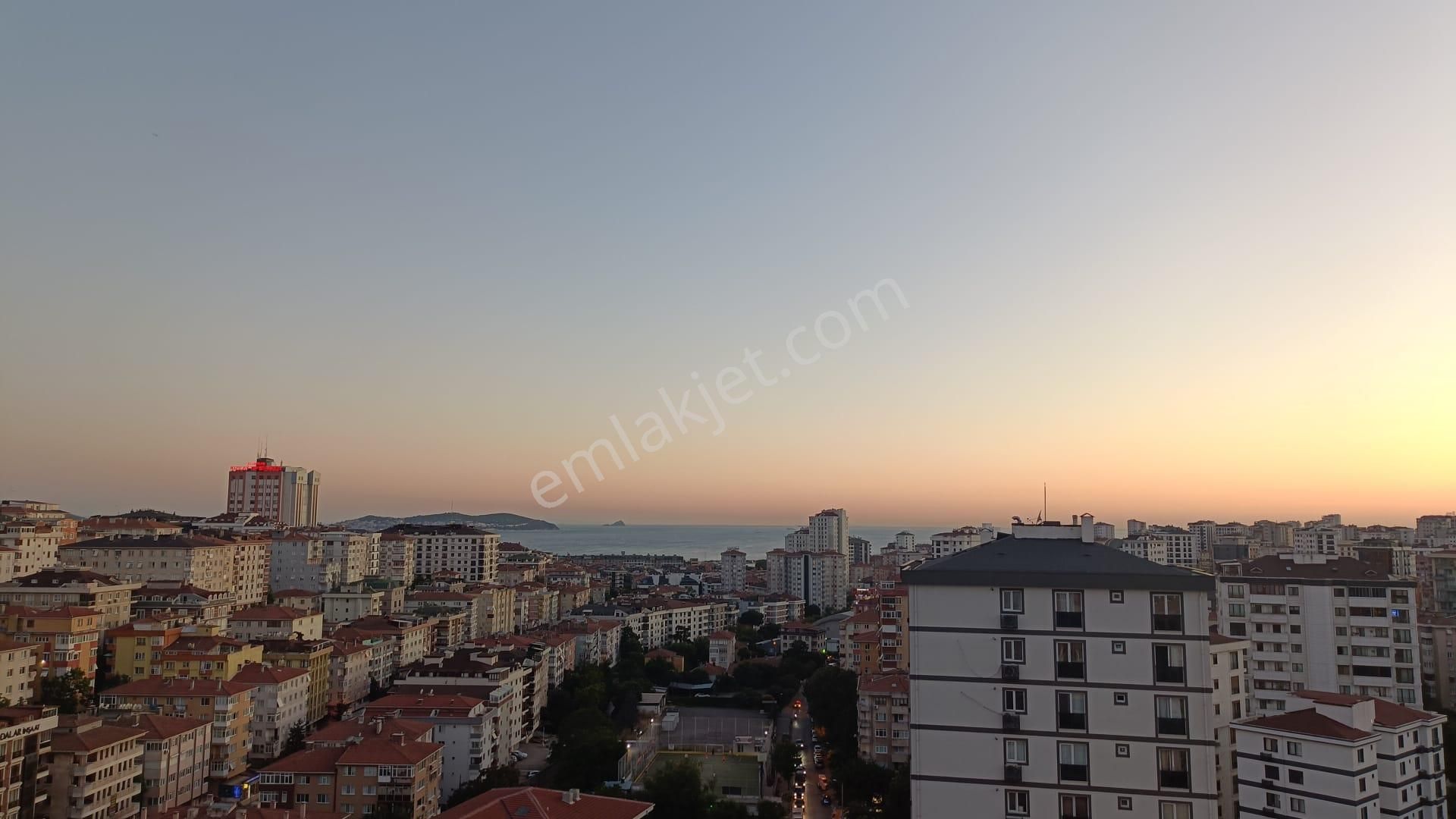 Bostancı'da Panoramik Deniz Manzaralı Kiralık Daire