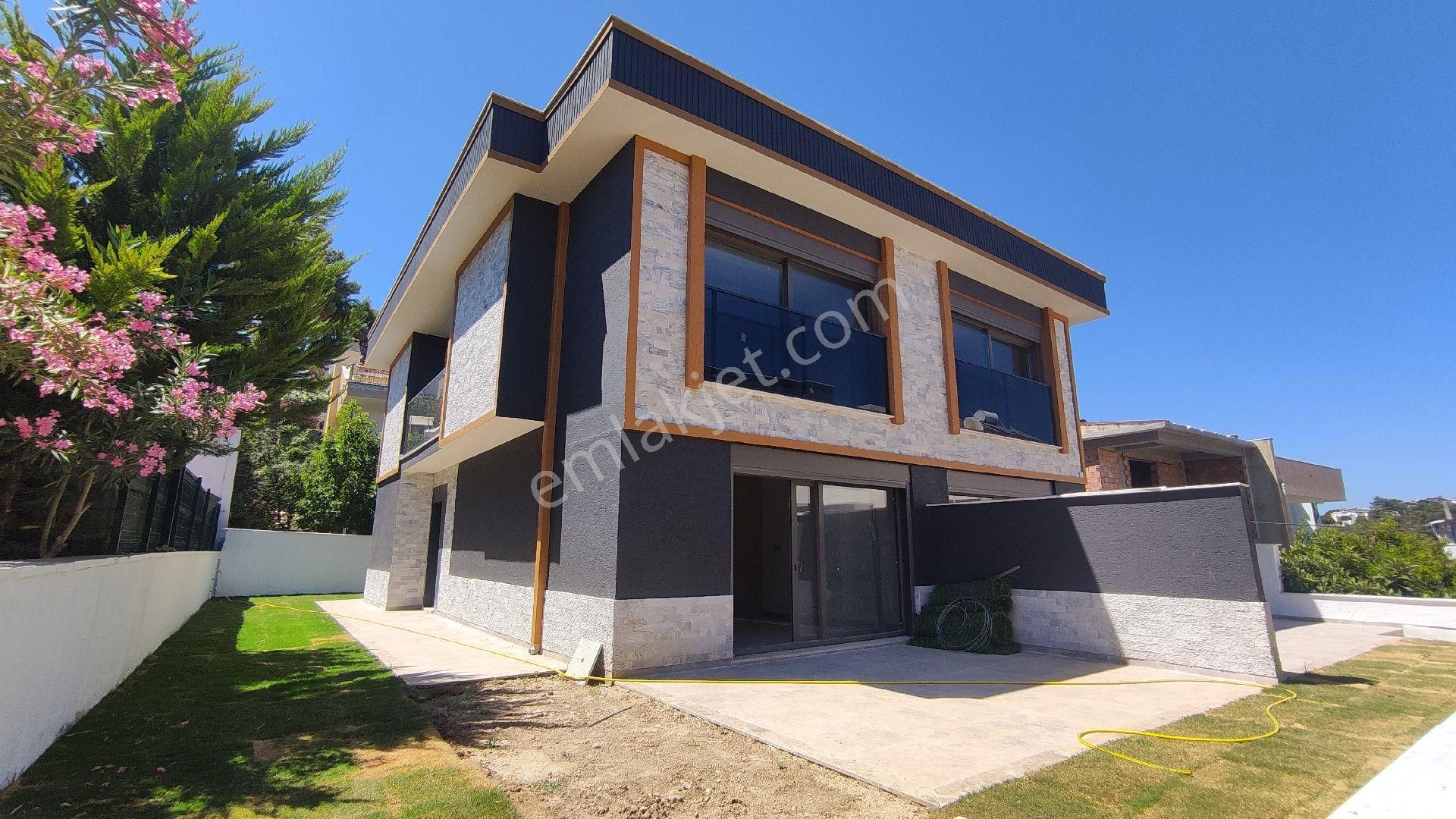 Kuşadası Kadınlar Denizinde Sıfır 5+1 Villa