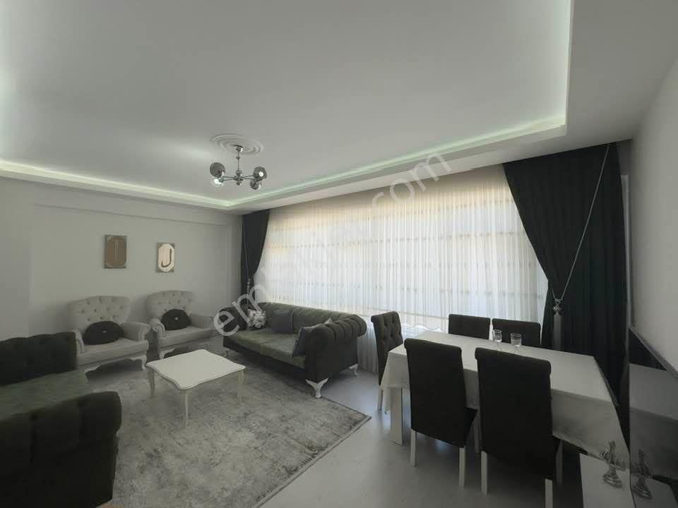 Samsun İlkadım Zafer Mahallesi'nde Gazi Caddesi'nde 3+1 Satılık Daire