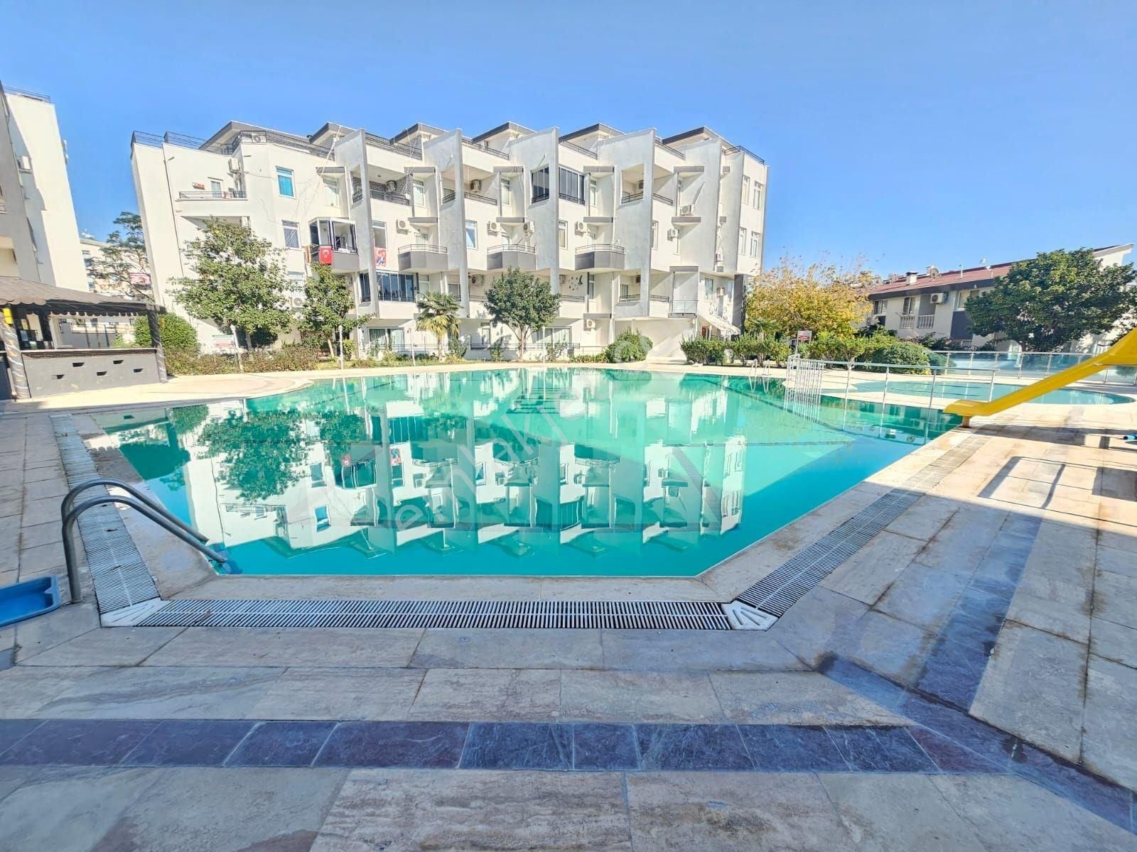 Didim Efeler Mahallesinde Havuzlu Site İçerisinde Geniş 2+1 Daire