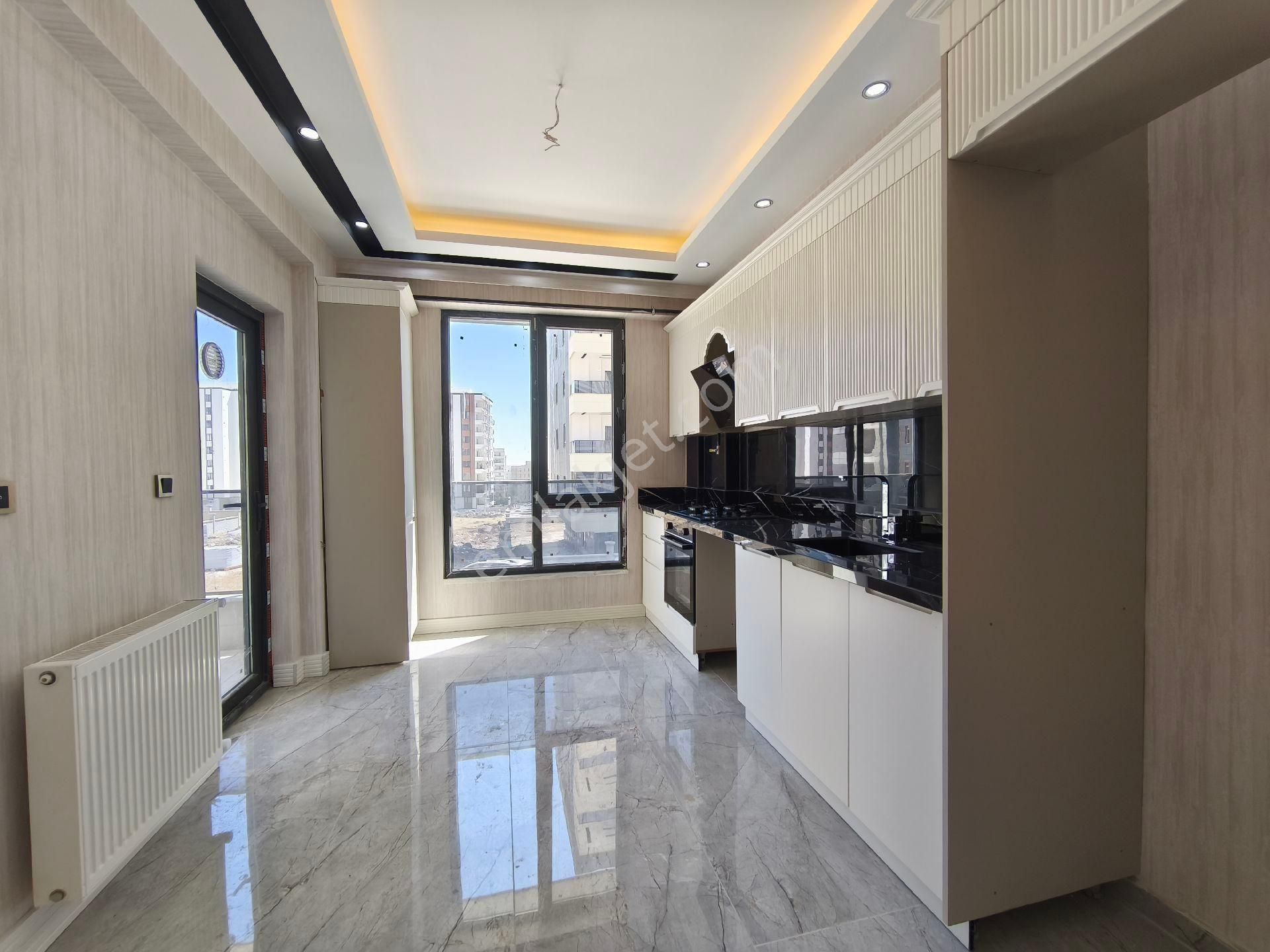 Kadir Geylani Emlaktan Karaköprü Doğukentte Satılık Lüx. 2+1 120 M2 Ara Kat Daire
