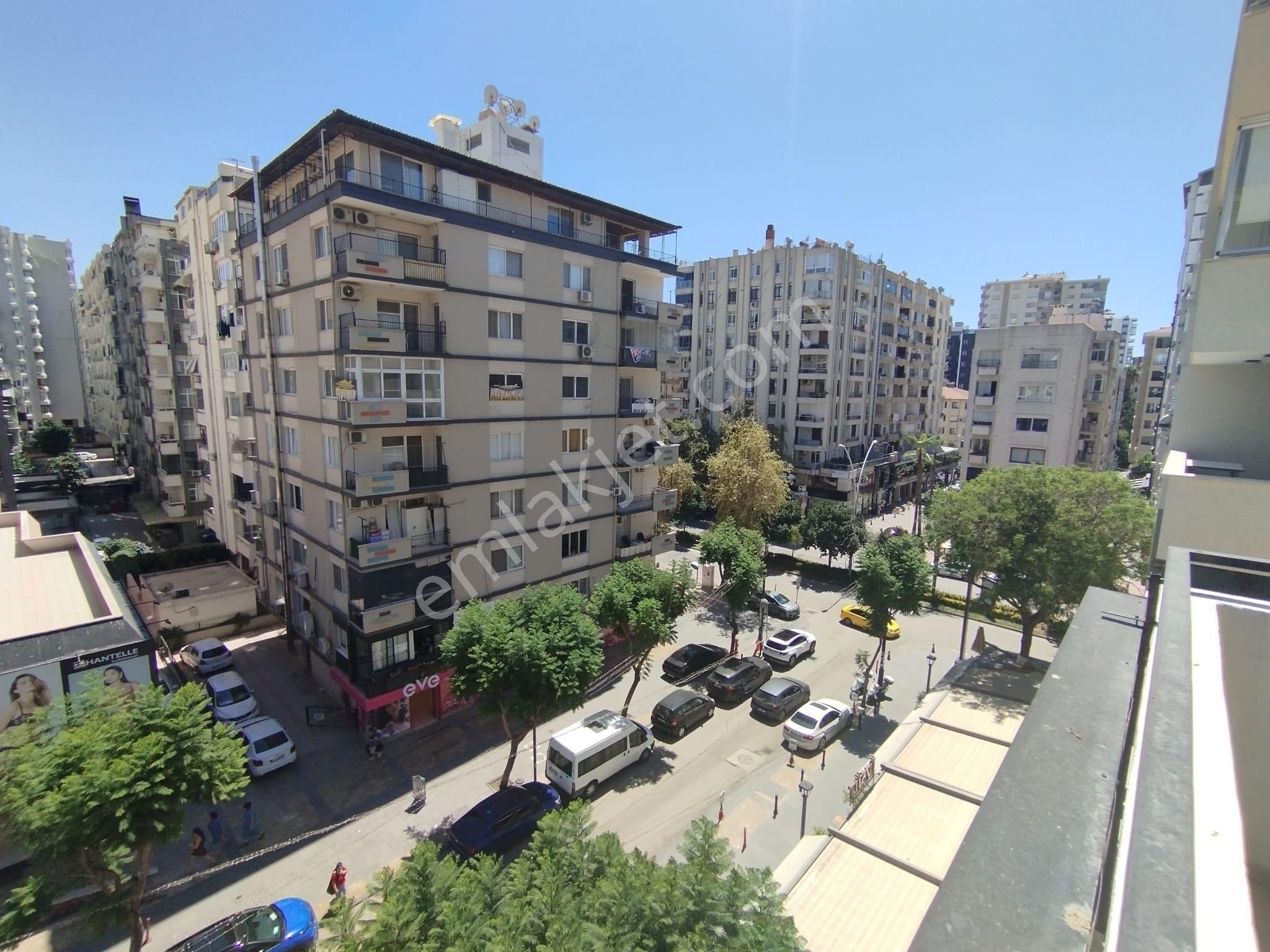 Ziyapaşa Bulvarı Şinasi Efendi Sokağında 3+1 210m2 Gbk Ekstralı Daire