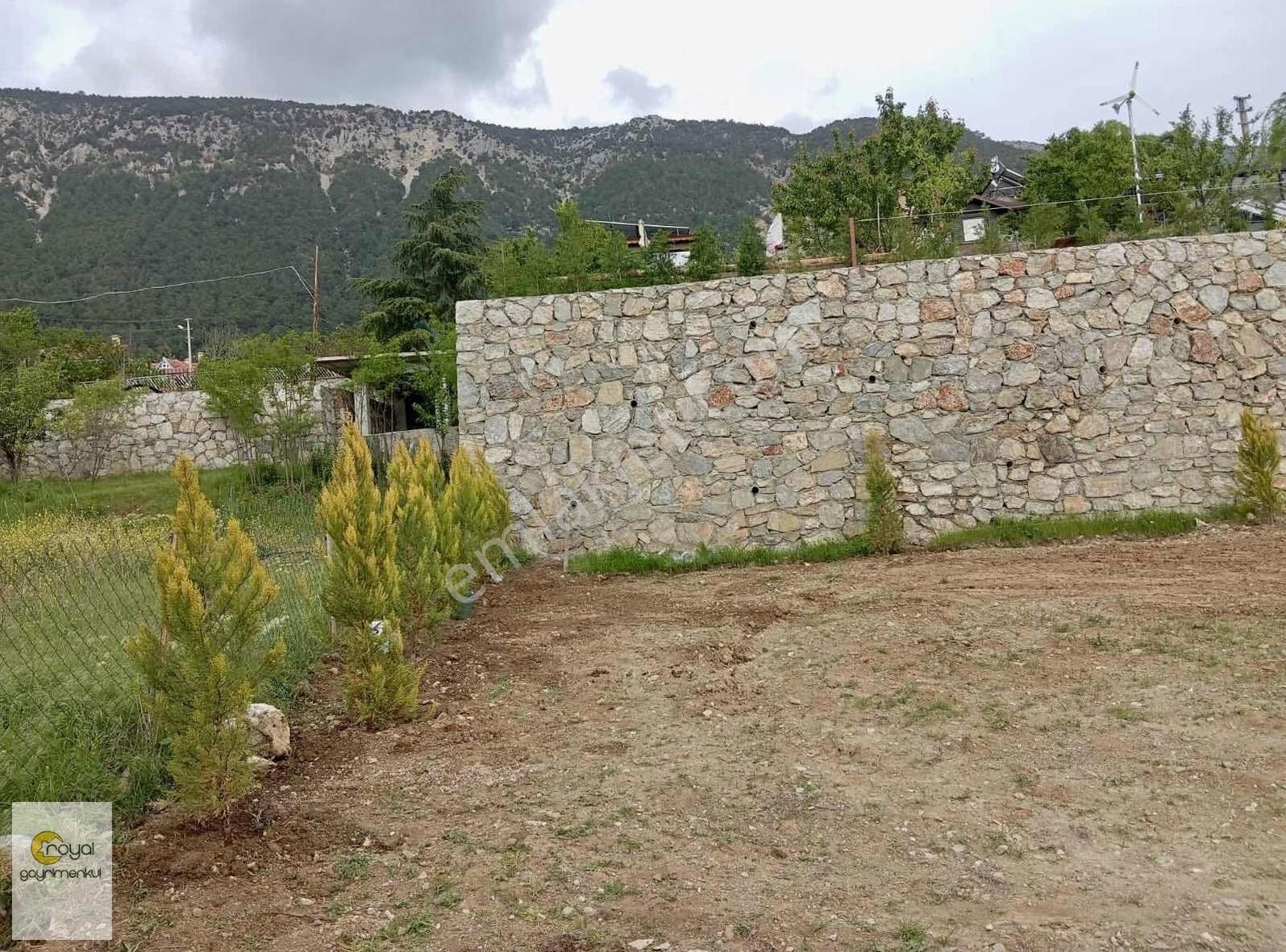 Cankurtaran Tuna Petrol Üzeri 500m2 Taş Duvar Hazır Villalık