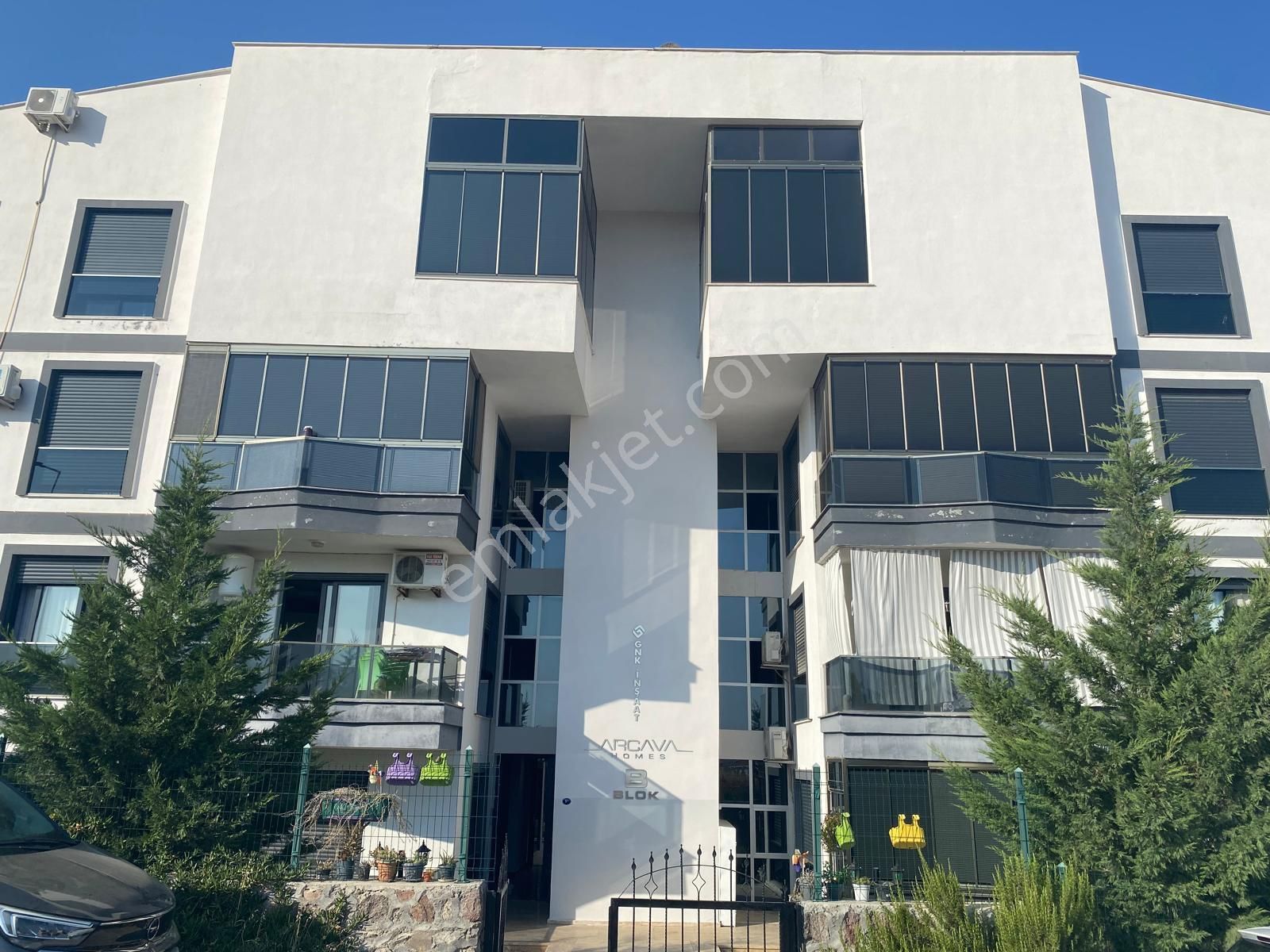 Çandarlı Arcava Home Sitesinde Ara Kat Kiralık 2+1 Lüks Daire