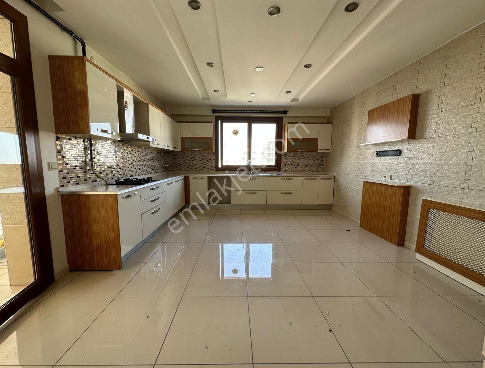 Otogar Arkası Çeysa Gold Park Sitesinde İralık 4+1 Büyük Daire