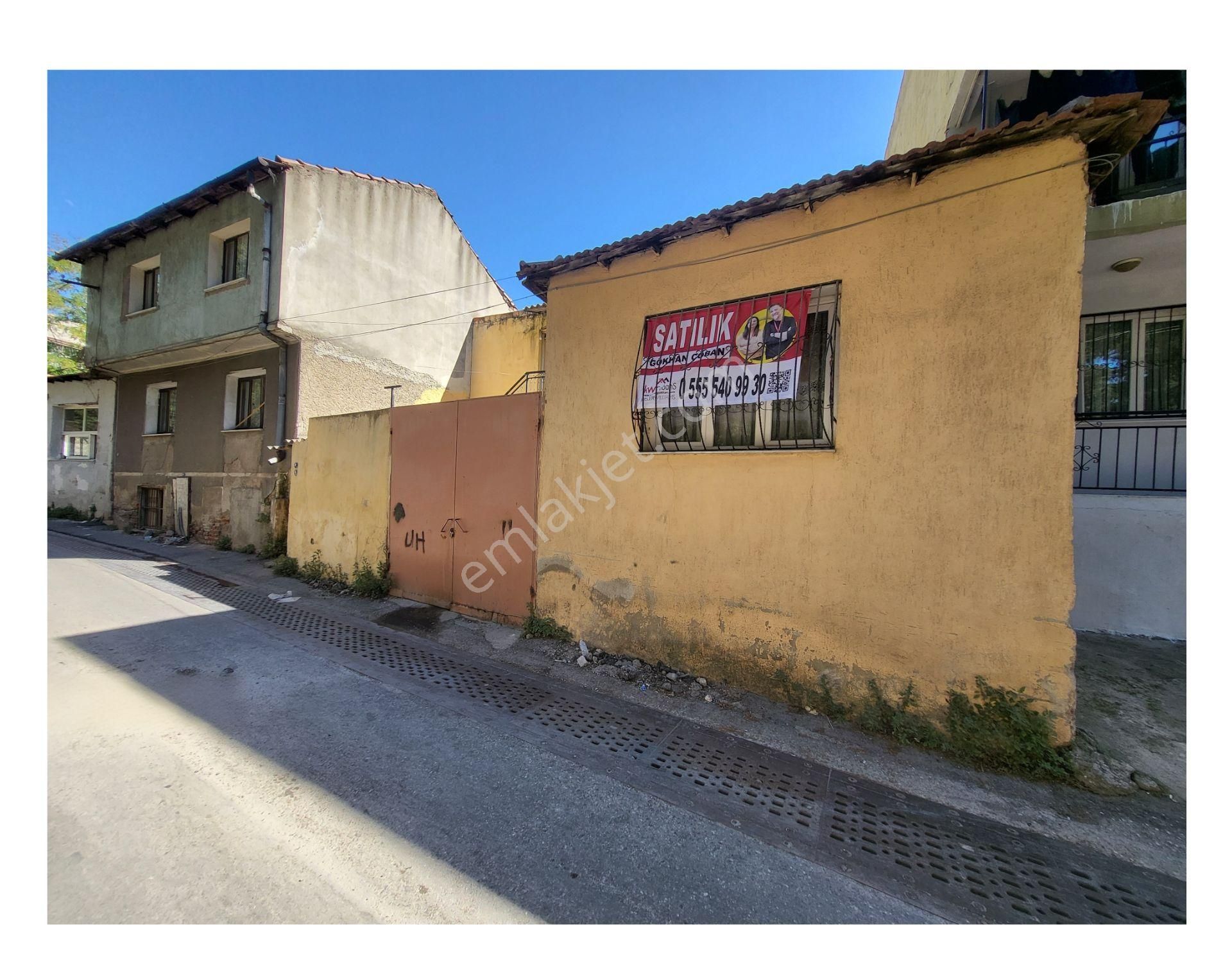 Kw Cobans'dan Bornova Çamdibi’nde 160 M² Uygun Fiyatlı Müstakil Ev – Yenileme Fırsatı!