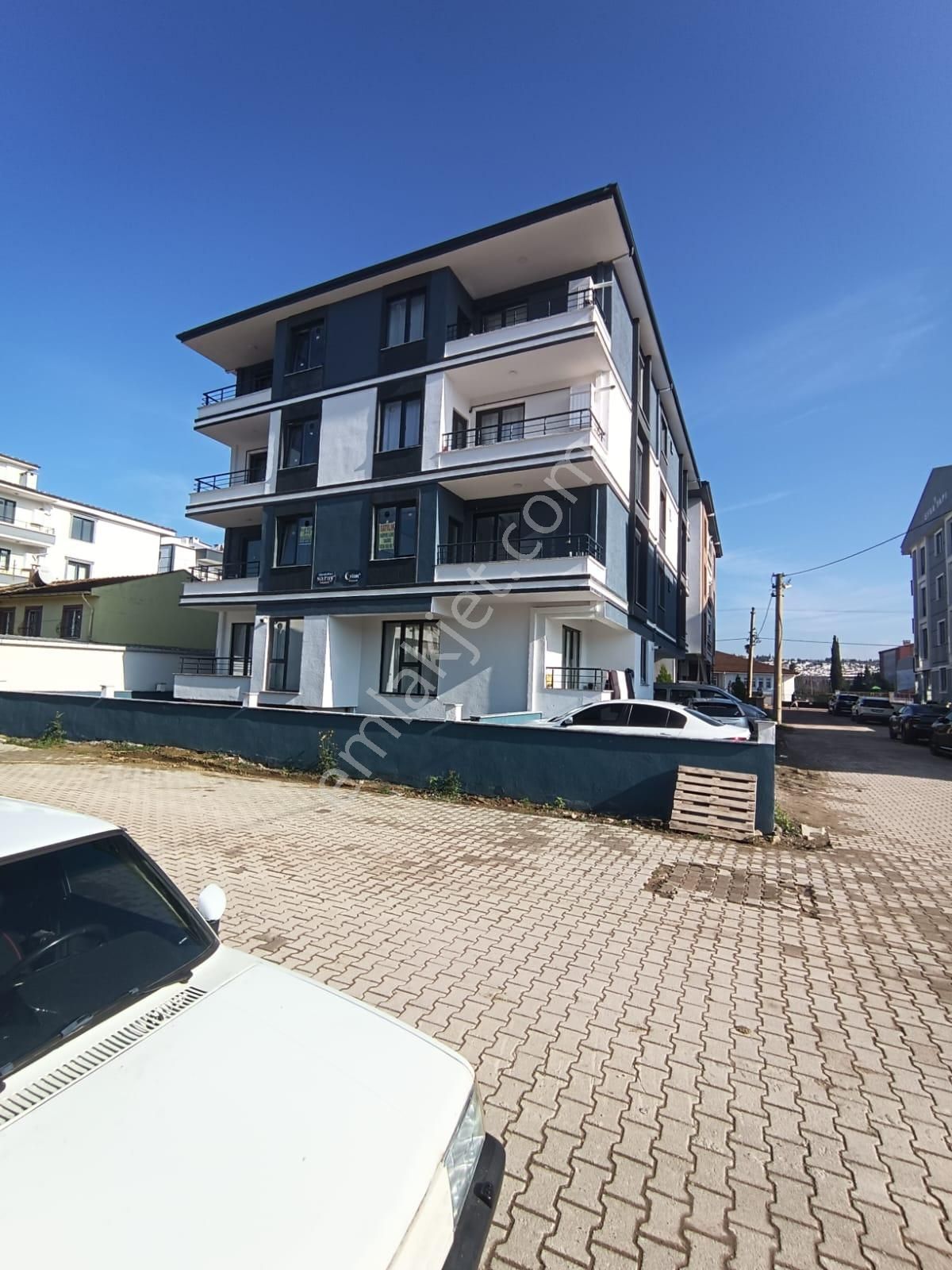 Yalova Çiftlikköy Çiftlik Mahallesinde Satılık 3+1 Daire - Görsel 2