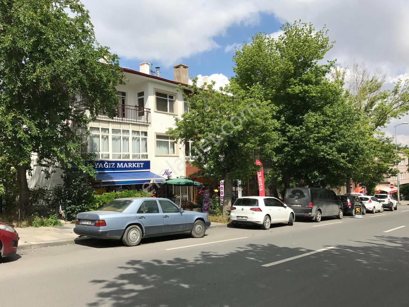 Reşit Galip Caddesinde Merkezi Konumda Geniş 3+1 Kiralık
