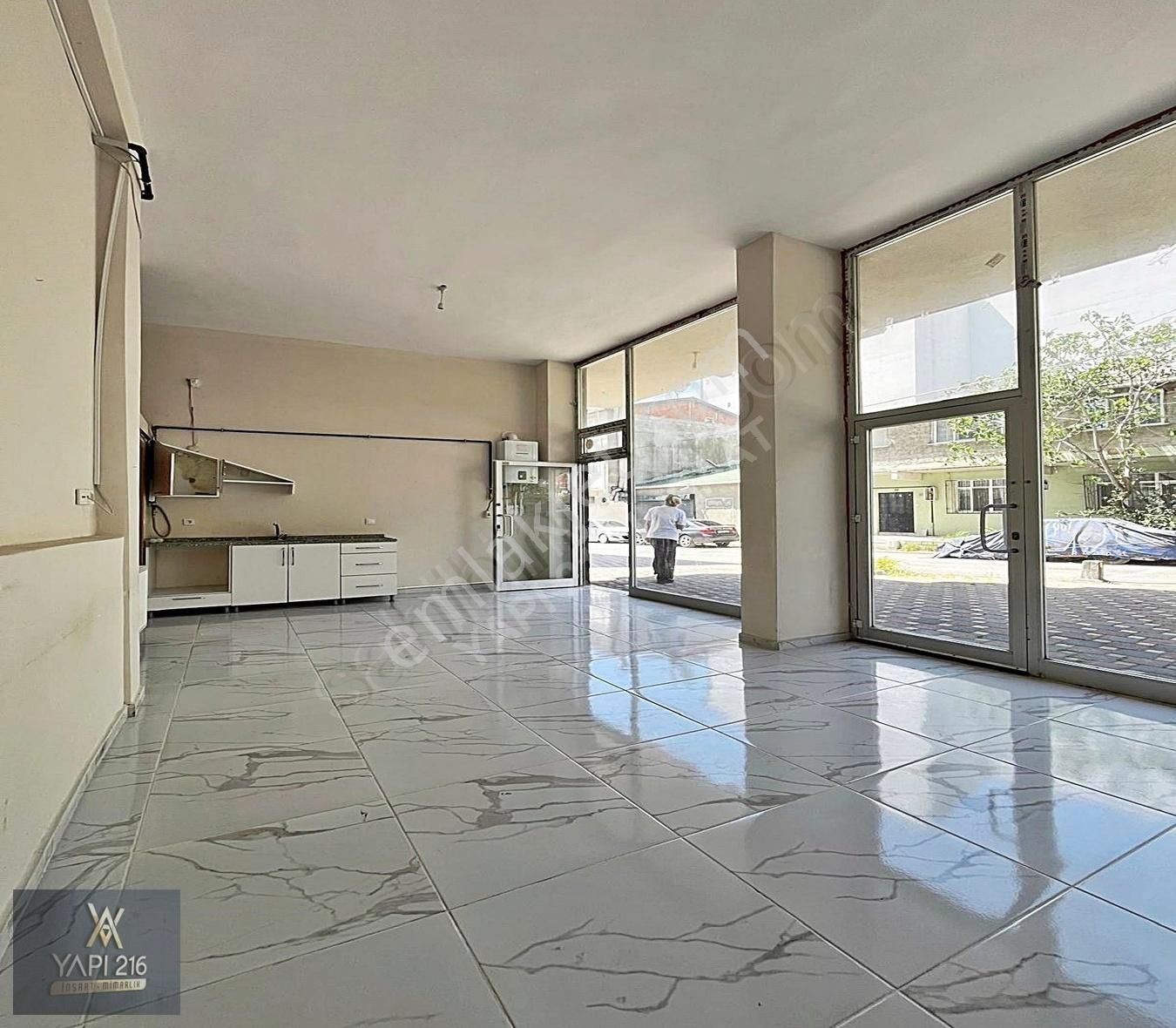 Çekmeköy'de Önü Açık Caddeye 2.bina Depolu Kiralık Dükkan