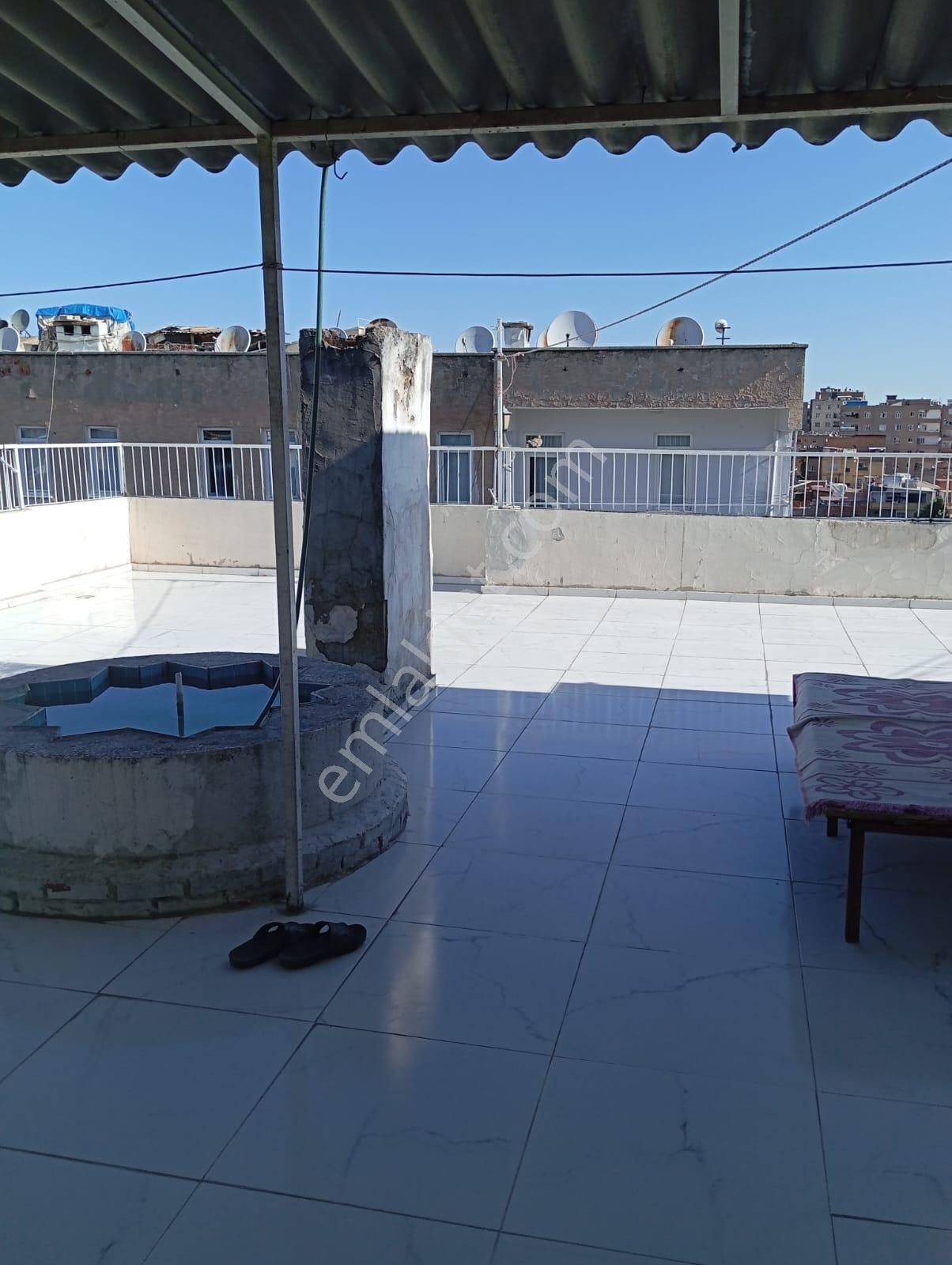 Bağlar Körhat Alayda Maket Uçakları Karşısında Teraslı Cadde Üzeri 3+1 Satılık Daire