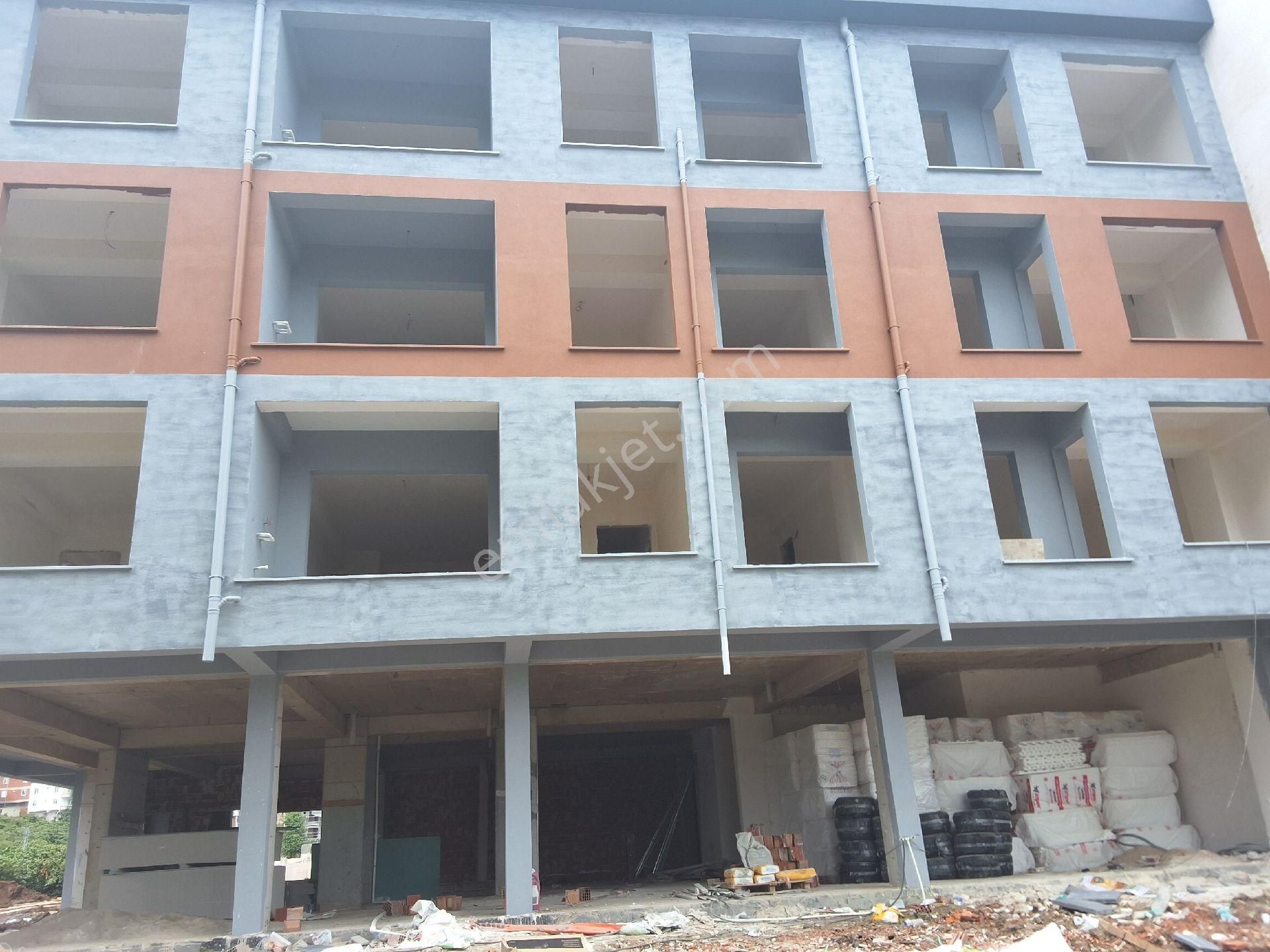 Karamanoğlu Emlak'tan Sıfır Havuzlu Satılık Daire