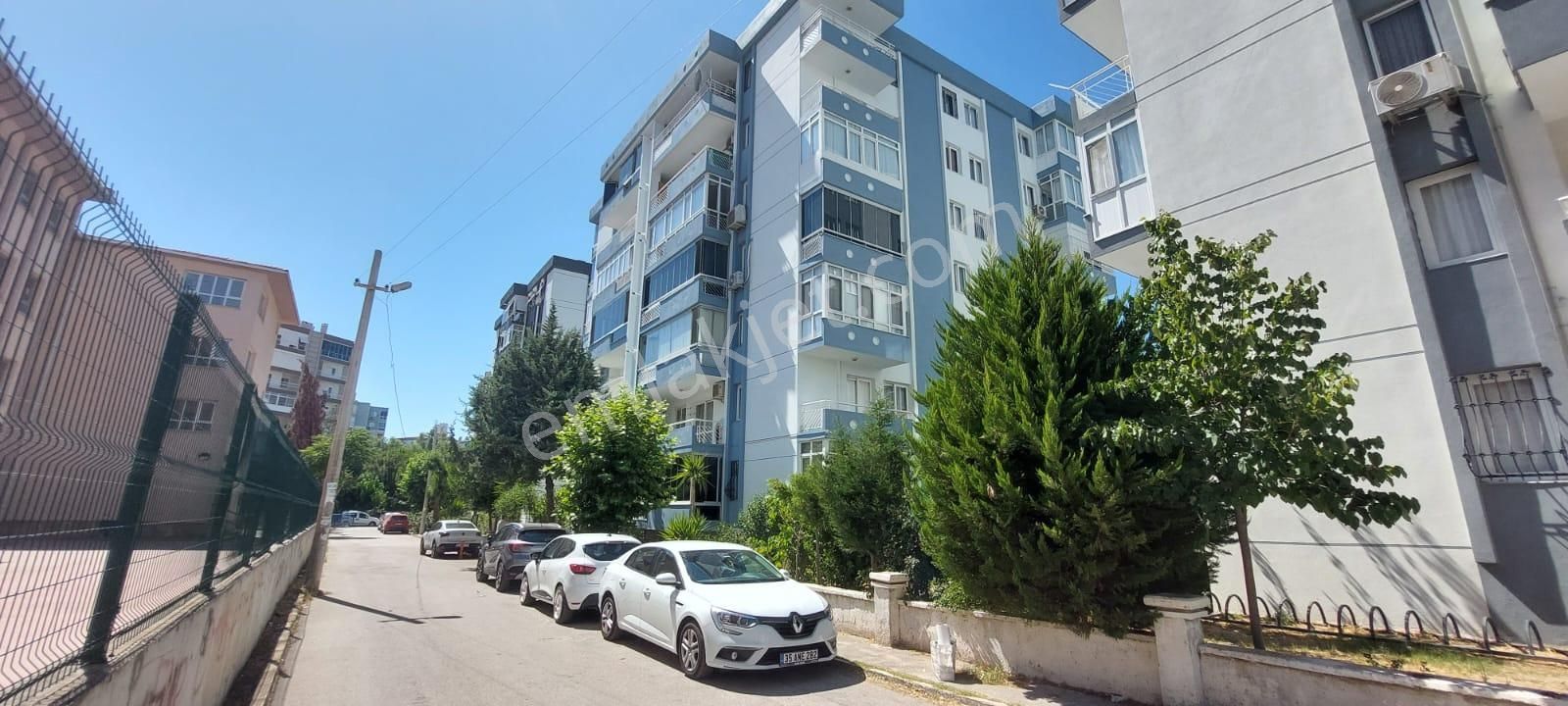 Karşıyaka Elit Sitesinde Satılık 3+1 Daire Kanıt Emlaktan