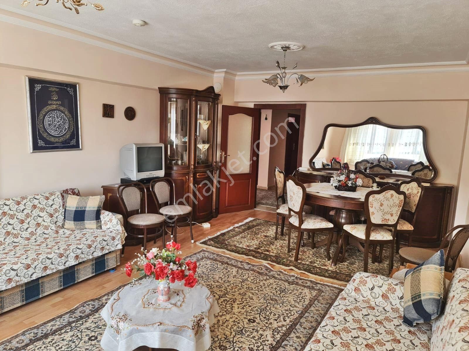 30 Ağustos Okul Yakınında Ara Katta Asansörlü Eşyalı 3+1 Kiralık Daire