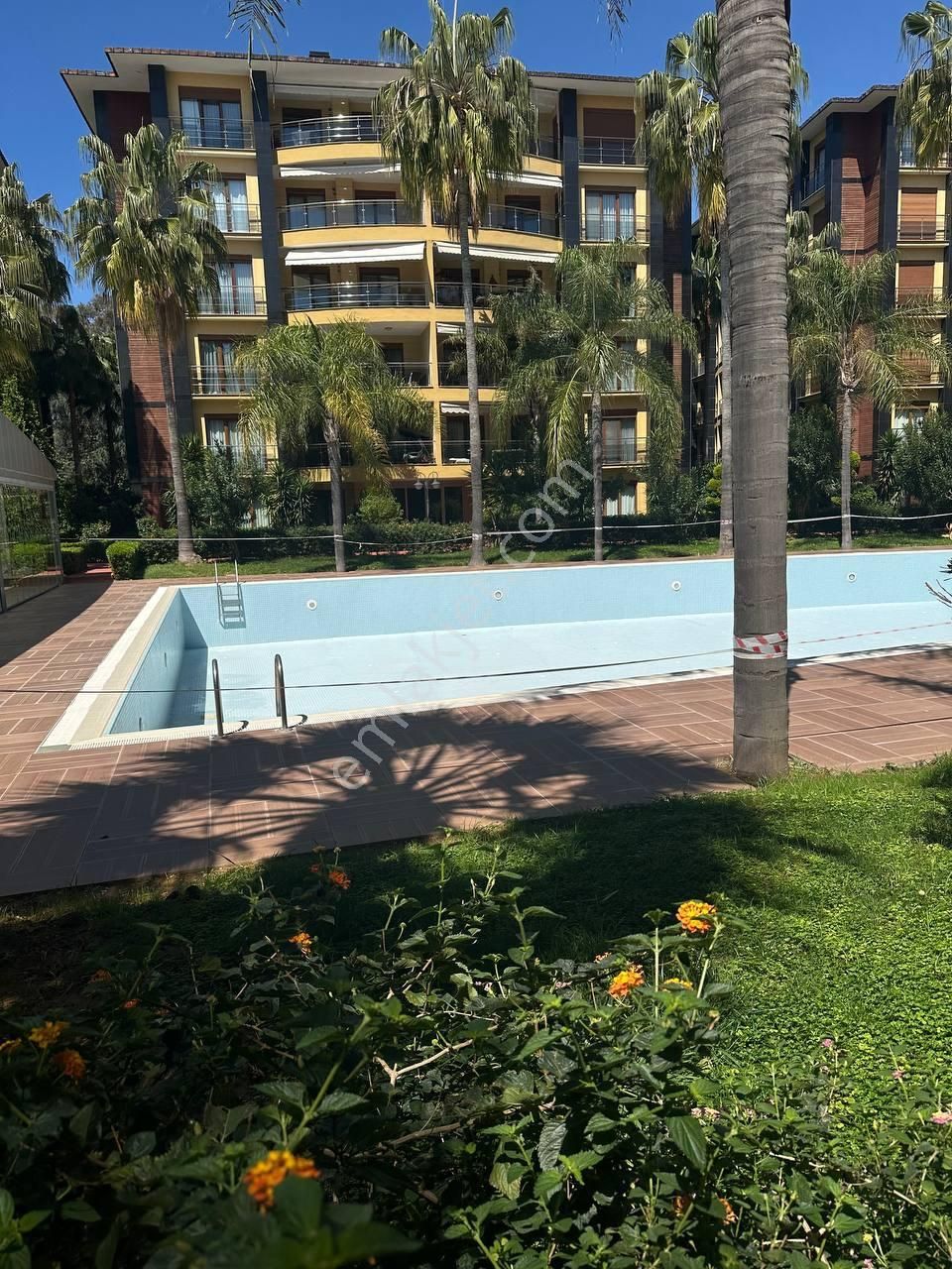 Alanya Oba'da Denize Yürüme Mesafesinde Eşyalı 3+1 Satılık Daire