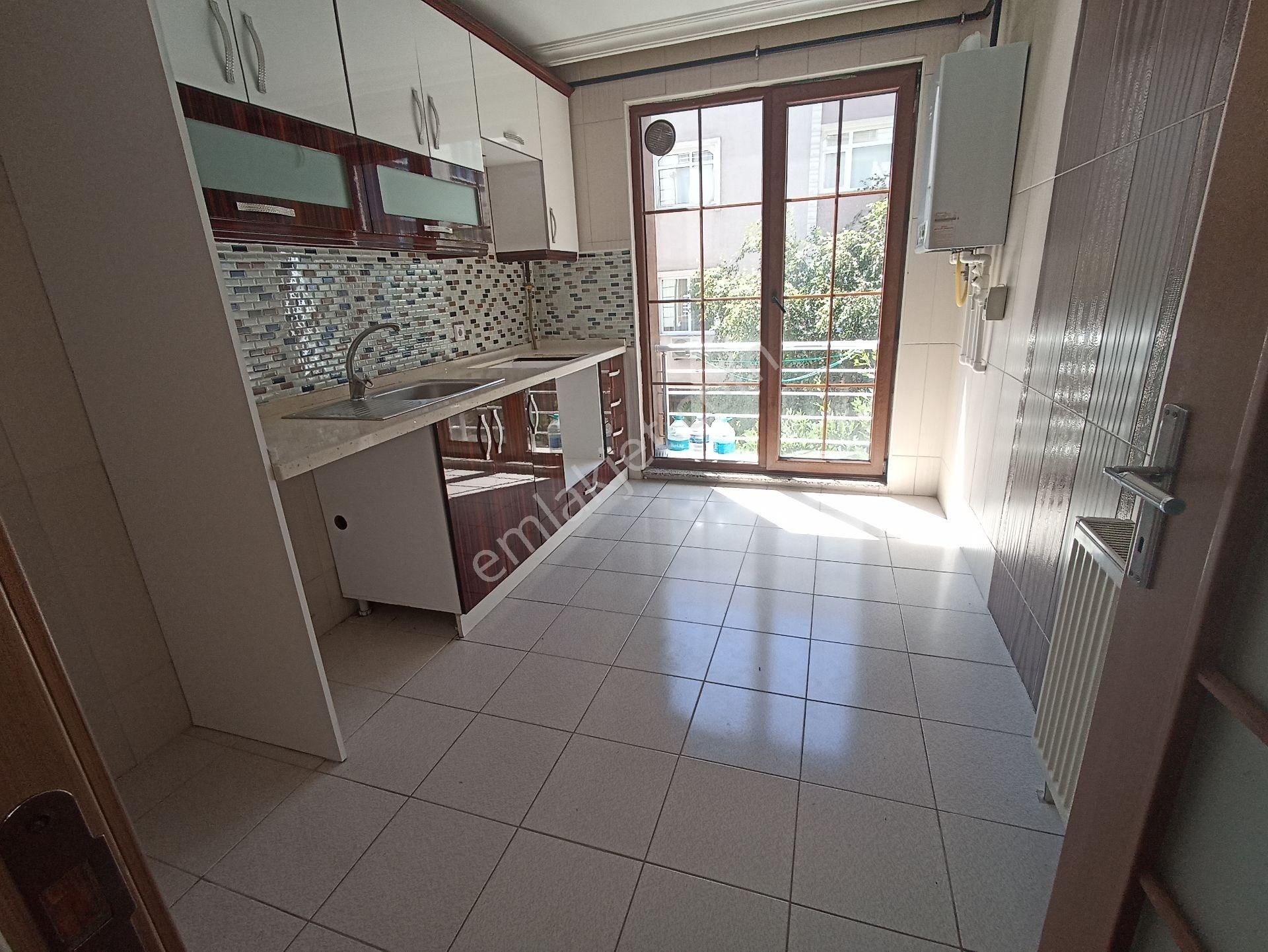 Avcılar Merkezde Reşitpaşa Caddesinde 90 M2 2+1 İkinci Kat Daire