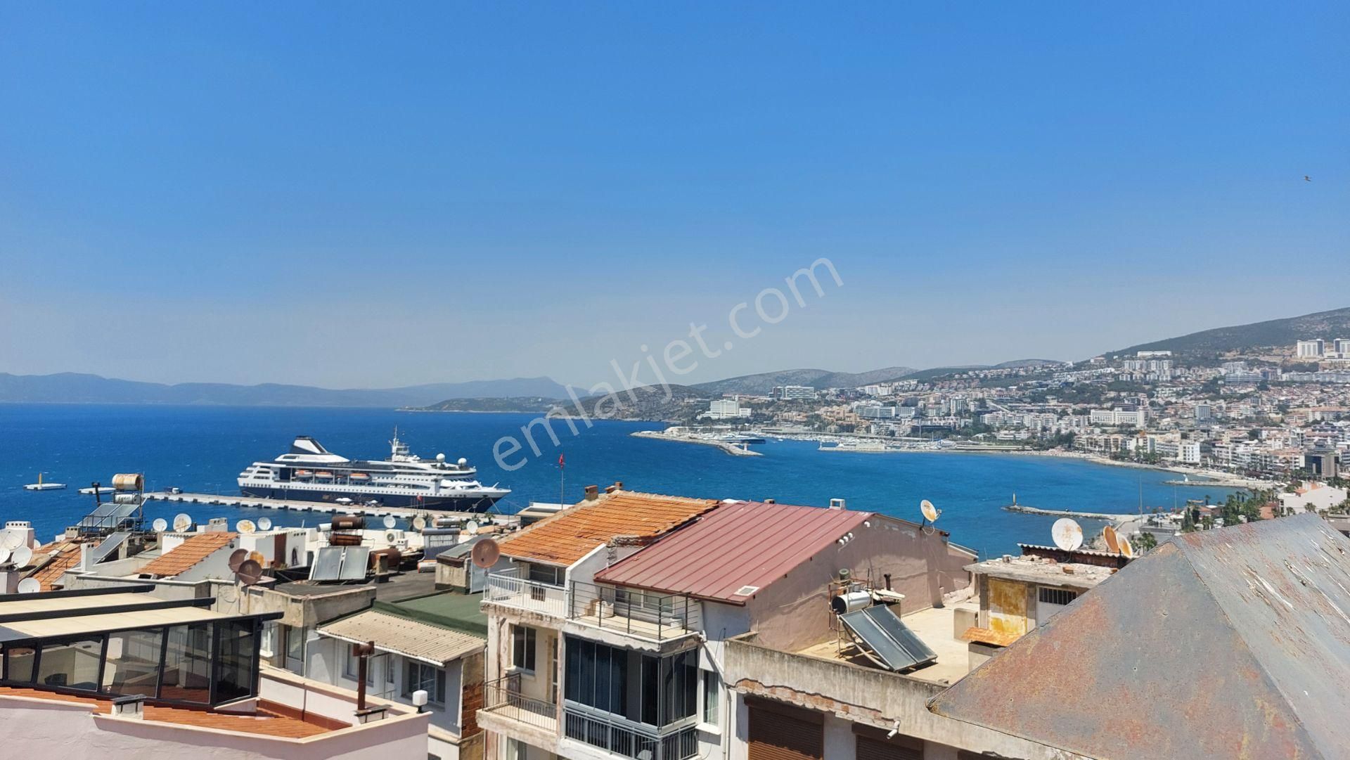 Kuşadası'nda Deniz Manz Tek Tapu 2 Ayrı 2+1 Satılık Daire