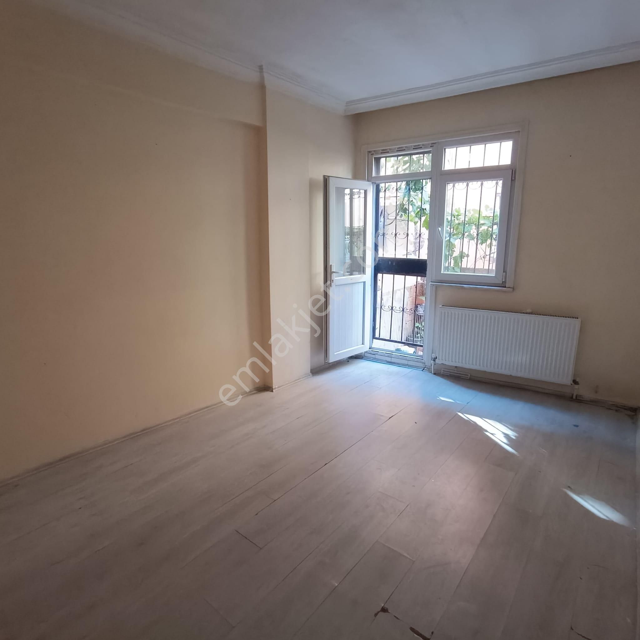 Gaziosmanpaşa Merkez 3+1 Bahçe Katı Kombili Bahçeli 90 M2 Bahçe Katı Yabancı Olur