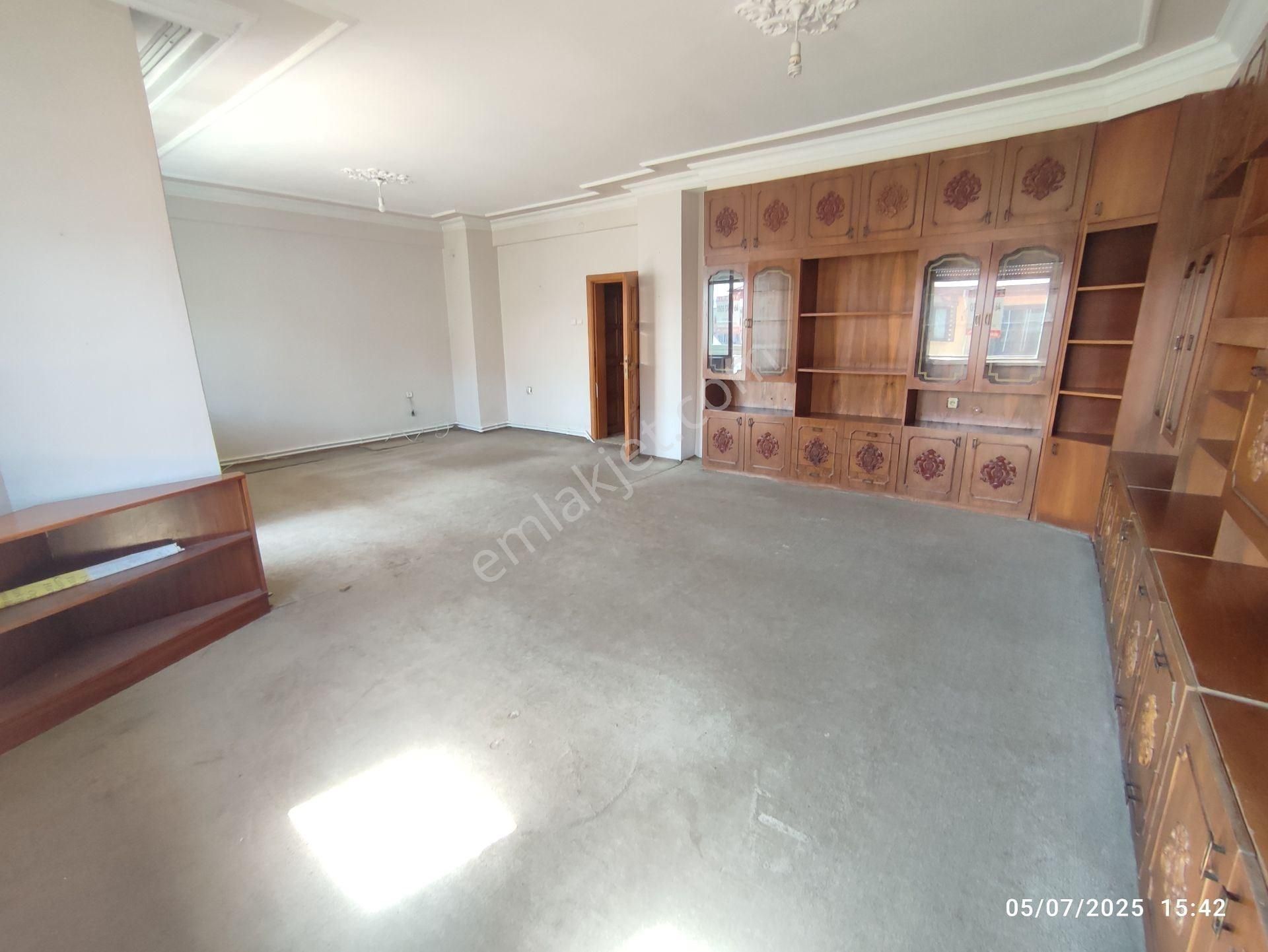 Bolu Karamanlı Mah. Yeşil Cami Karşısı Geniş 3+1 Kiralık Daire