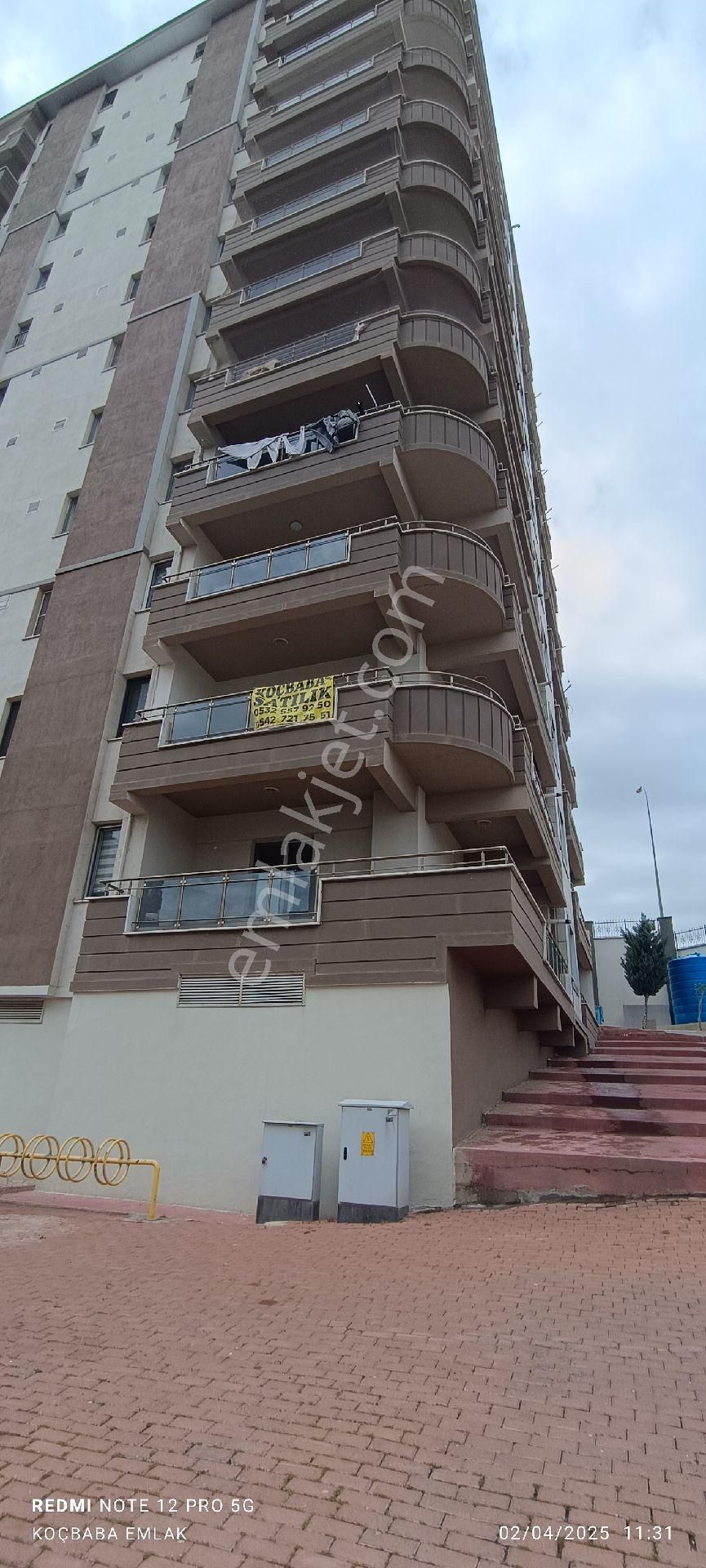 Ay Yapı Sitesinde Satılık Daire
