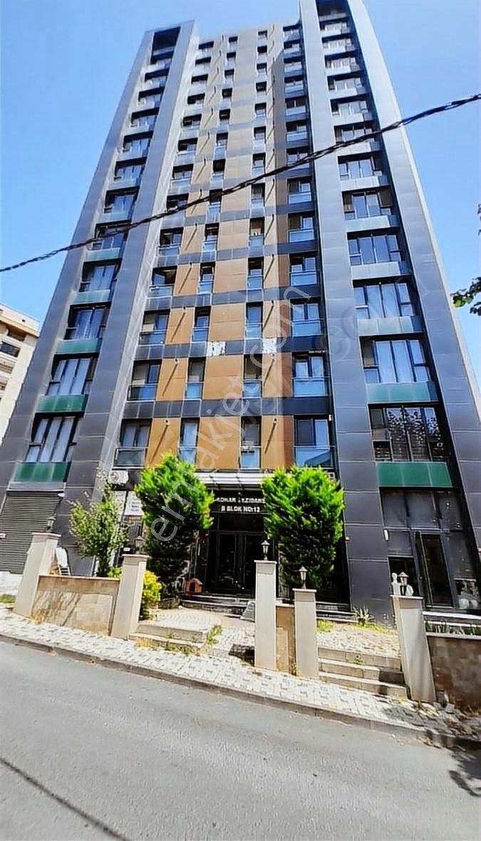Ataşehir Yenişehir Mh. Modern Konak Rezidansda Ara Kat 2+1 Süper