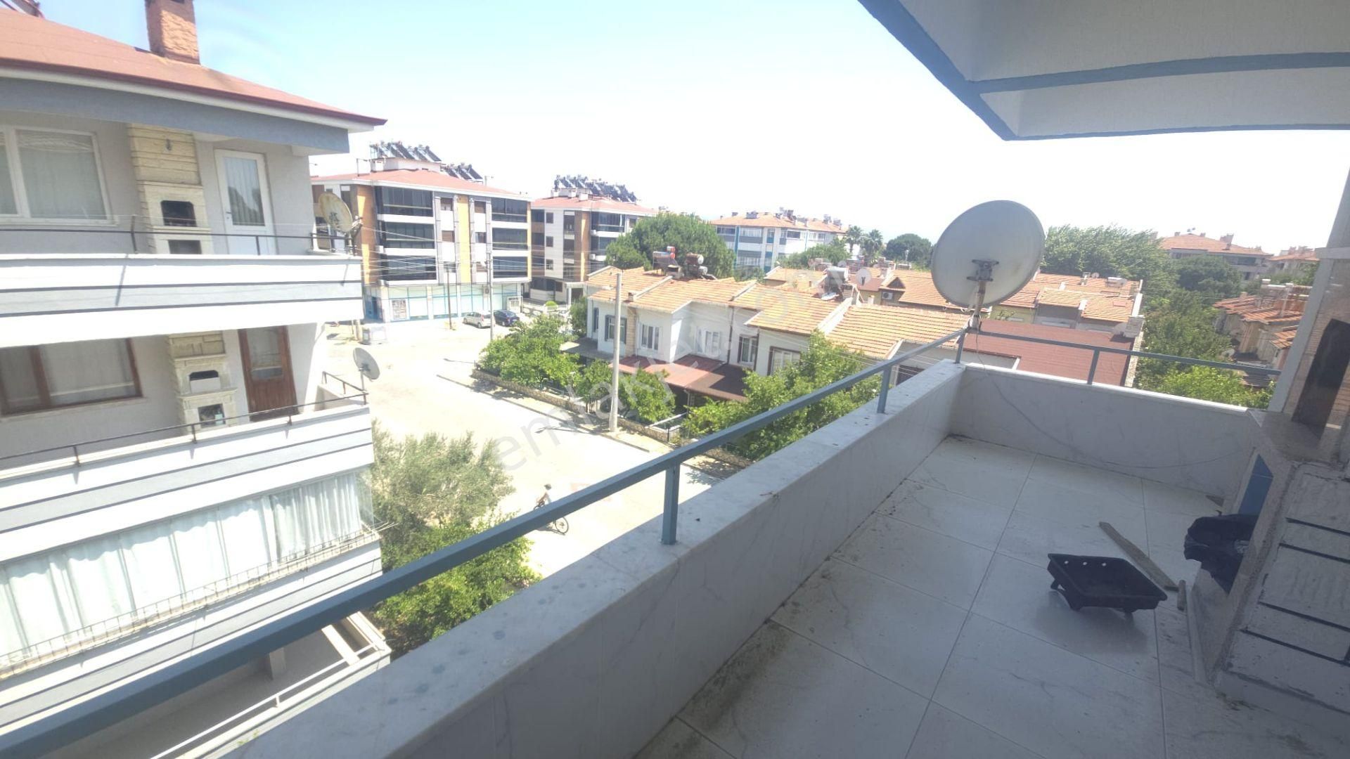 Satılık Altınkumda Uygun Fiyat Köşe Ön Cephe Geniş Balkon Doğalgazlı 2+1 Daire