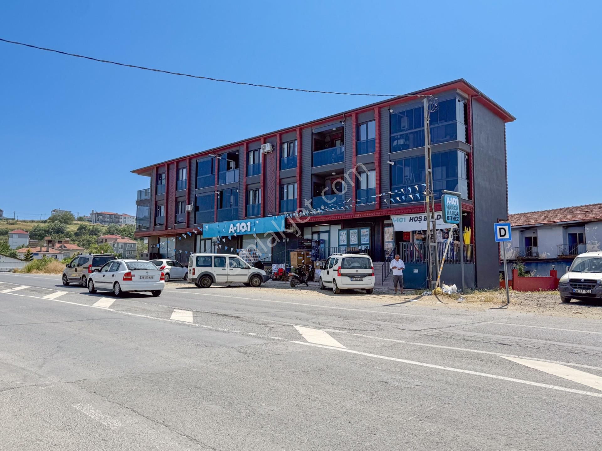 Kumbağ'da Cadde Üzerinde Geniş Oturuma Hazır Satılık Sıfır 2+1