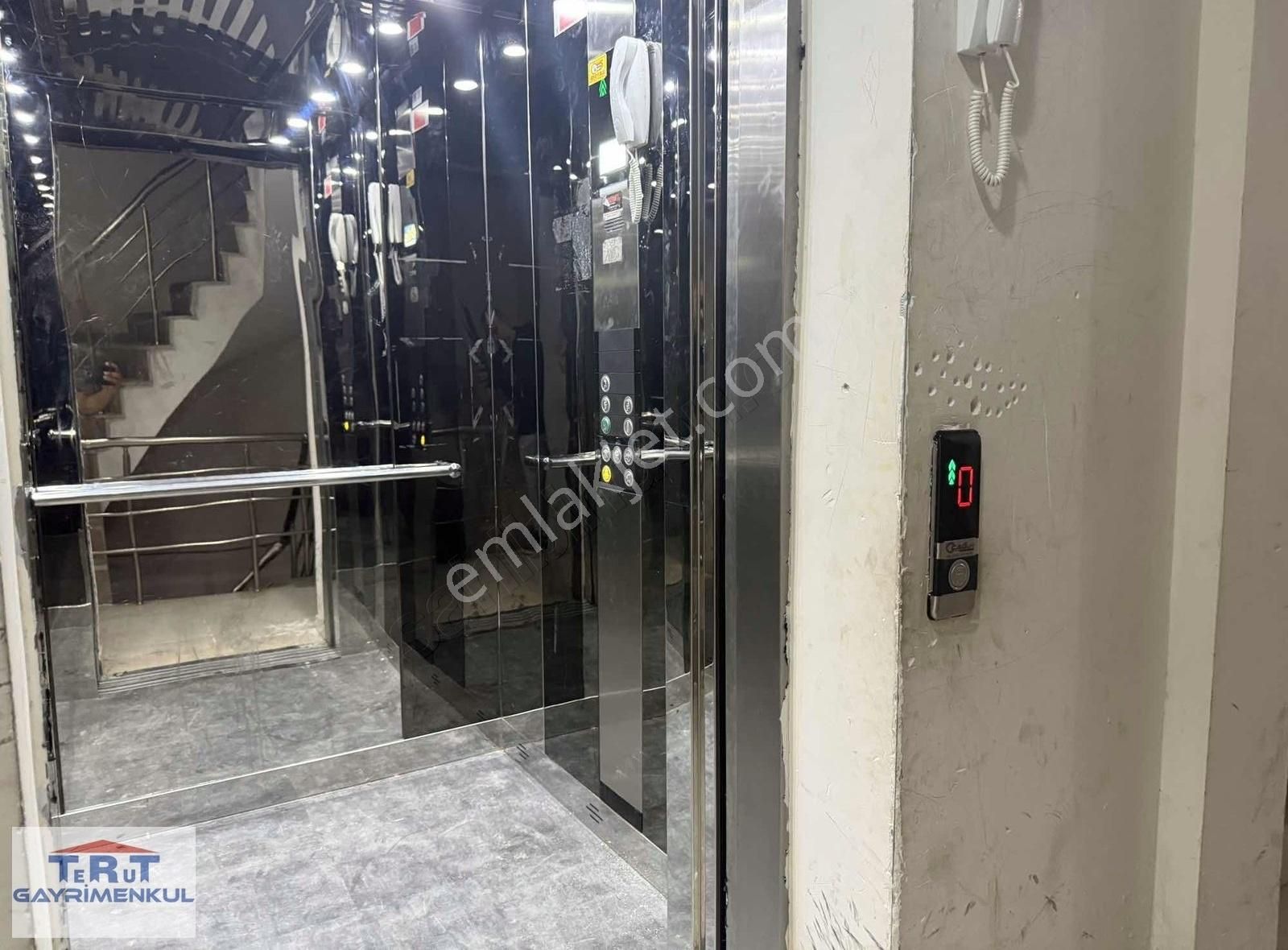 Manisa Muradiye'de Satılık 5+2 Asansörlü Doğalgazlı Daire