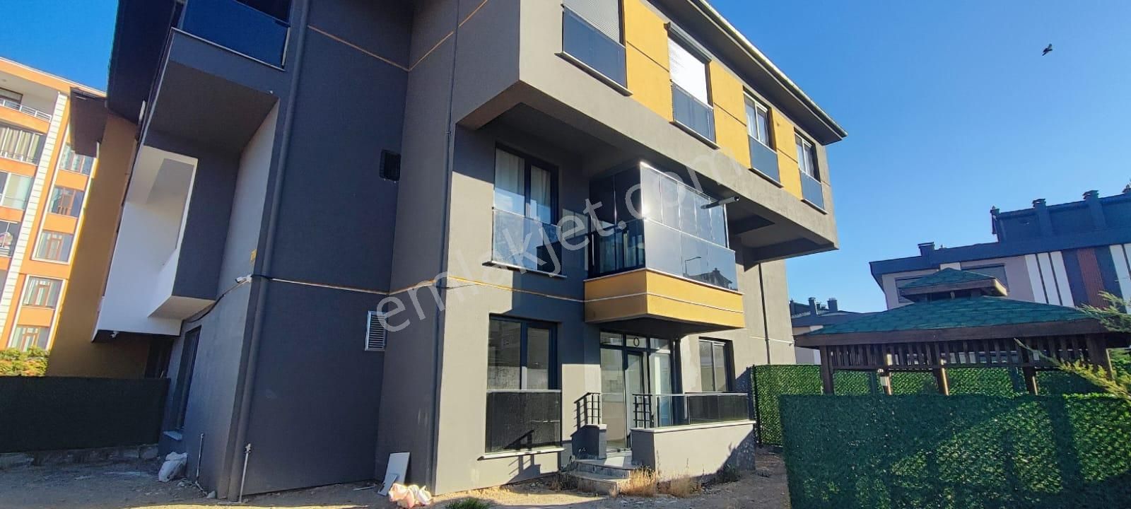 Selahaddin Eyyübi 3+1 150 M2 Çok Geniş Hobi Bahçeli Köşe Daire !