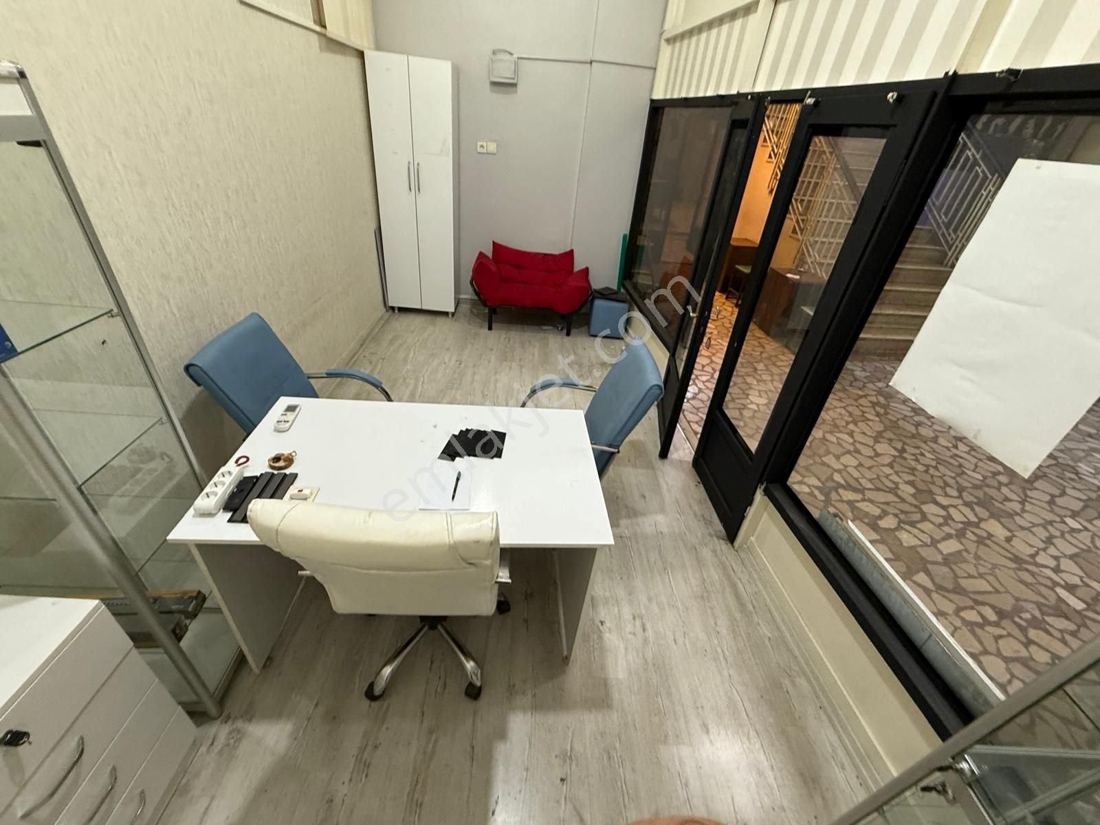 Bakırköyün Merkezi Akbulut İşhanında Satılık Dükkan Yatırımlık Fırsat