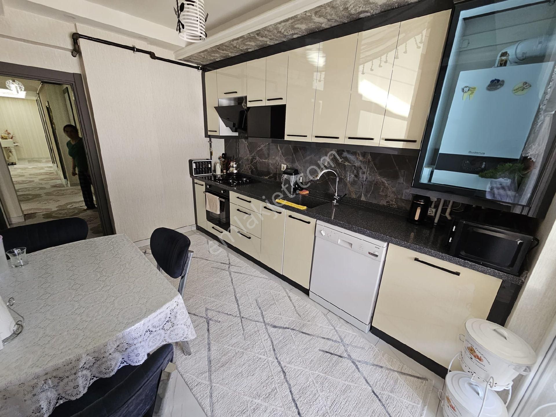 Karapürçek U.park Yakın Asansörlü Giriş Kat 3+1 115m2 Kilerli C.balkon Full Yapılı Masrafsız Daire