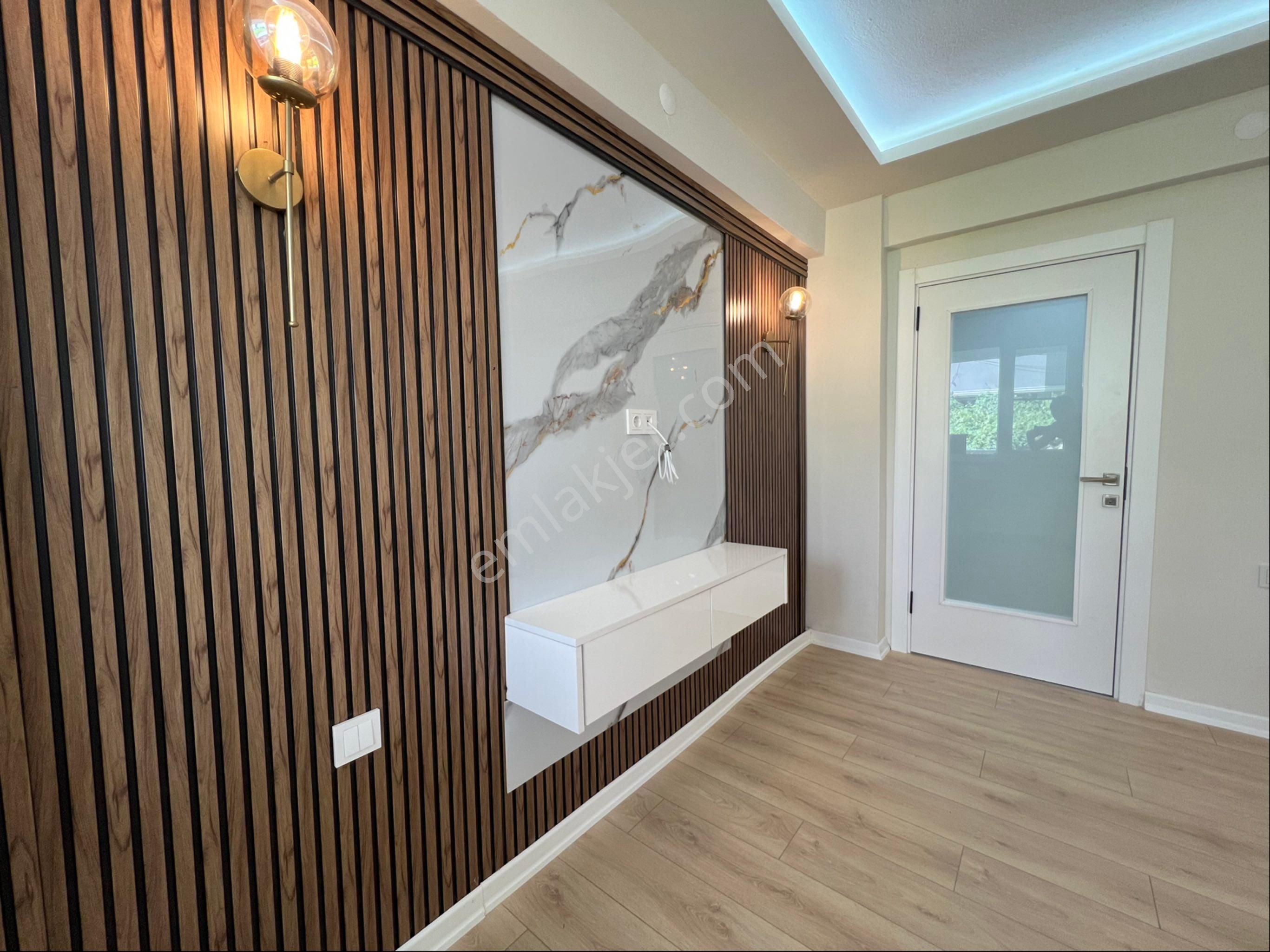 Akçay Oya Gayrimenkul'den Merkezde Denize 450m Mesafede Full Yapılı 2+1 Daire