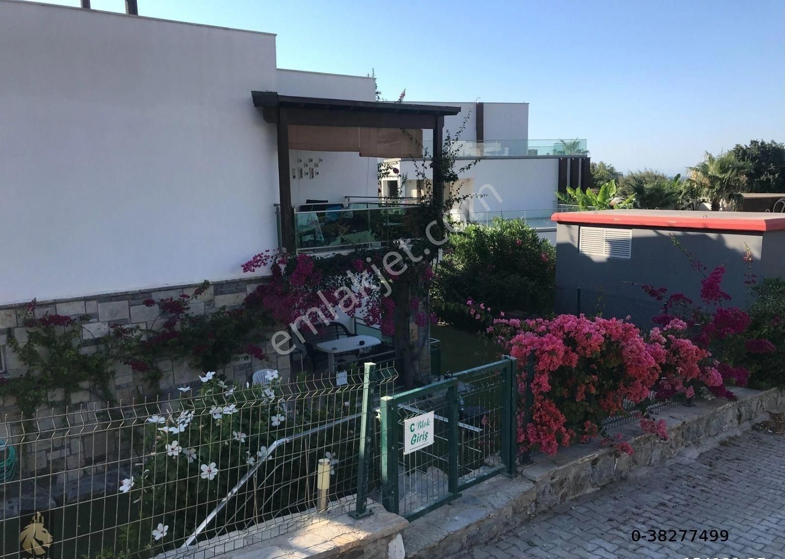 Bodrum Gümüşlükte Denize 150 Metre Uzaklıkta Site İçinde 2 + 1 Daire