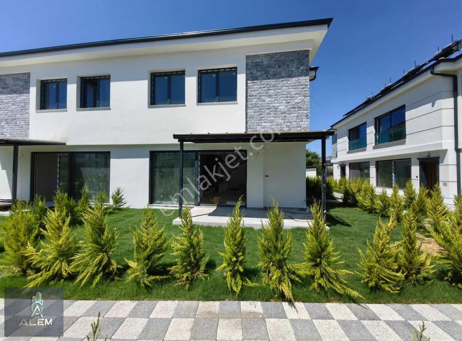 Dalaman Karaçalıda Satılık Site İçi 3+1 Villa