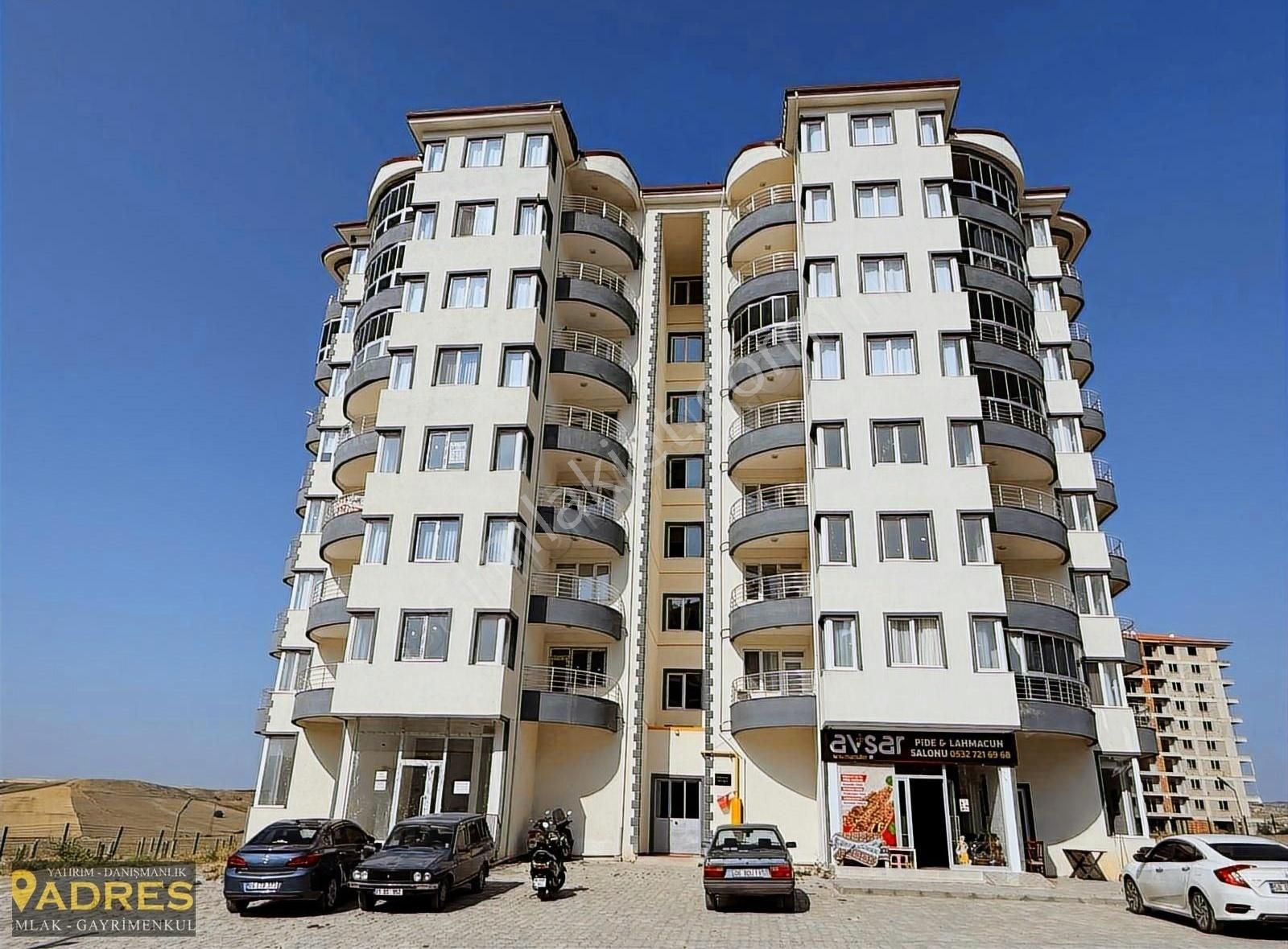 Adres Gayrimenkulden Konak Yapı Sitesinde Satılık 3+1 Lüx Daire