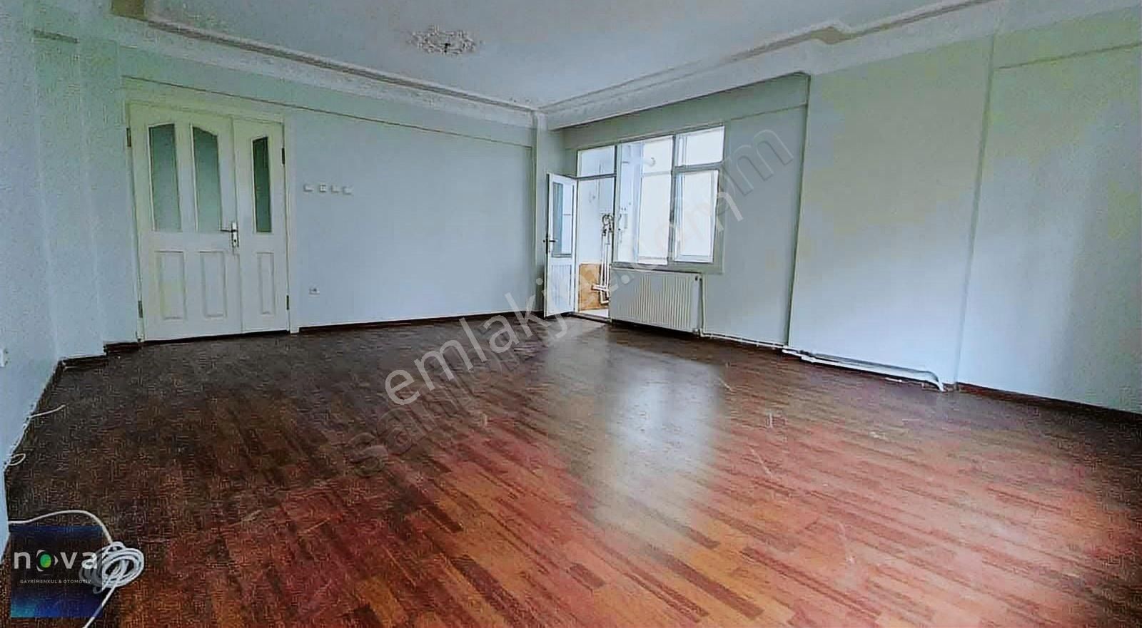 Nova 'dan Kadıköy Merdivenköy'de Kiralık Geniş 3+1