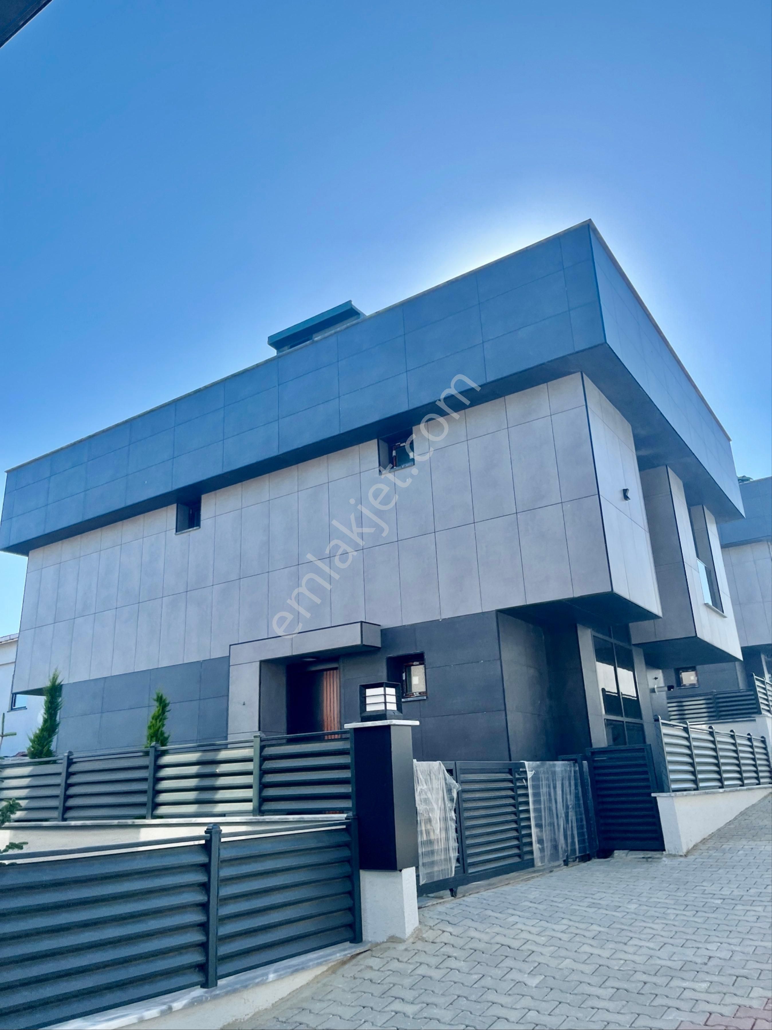 Deniz Manzaralı 4+2 Villa