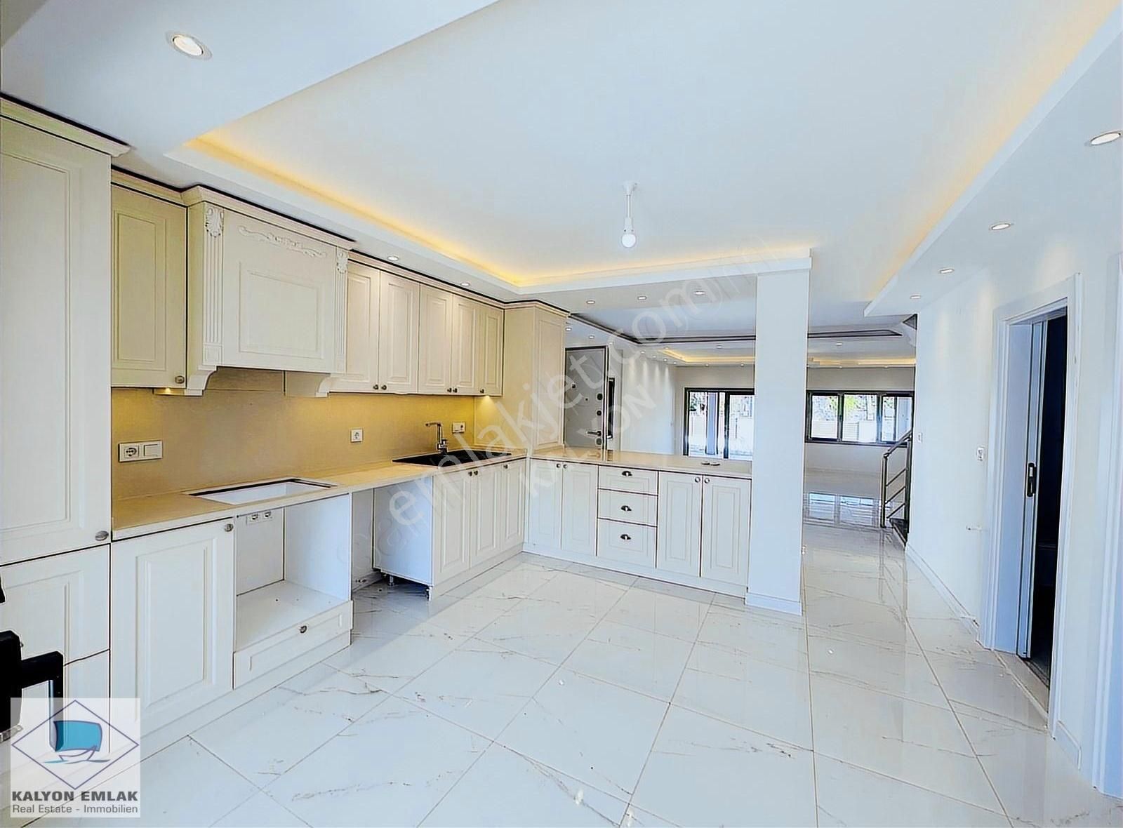 Çeşme Altınyunusta Satılık Müstakil Havuzlu Lüks Villa - Görsel 8