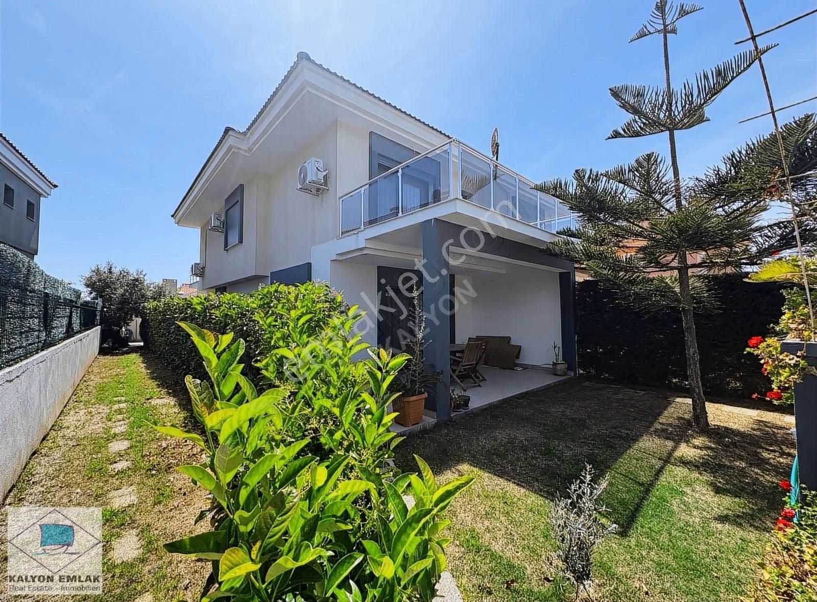 Alaçatıda Tapulu Müştemilatlı Fırsat Villa!