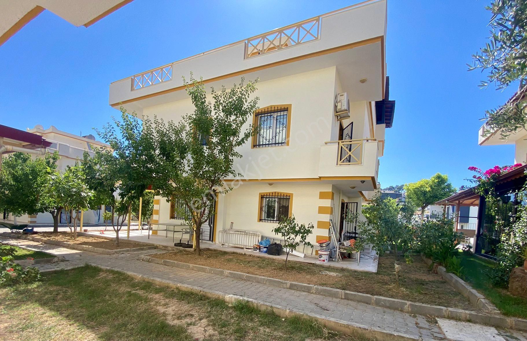 Yavansuda Havuzlu Sitede Bahçeli 3+1 Yazlık