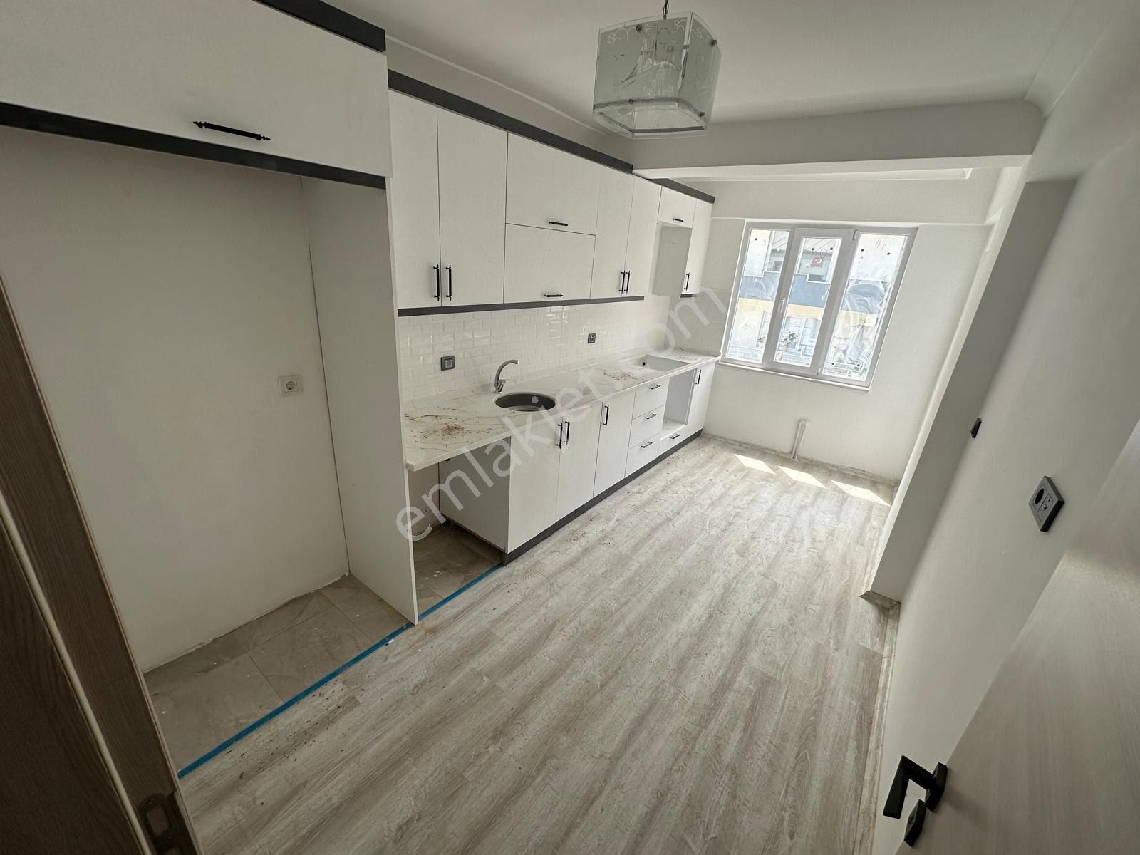 Canlar Okulu Mevki 2+1 Asansörlü Otoparklı Sıfır Daire